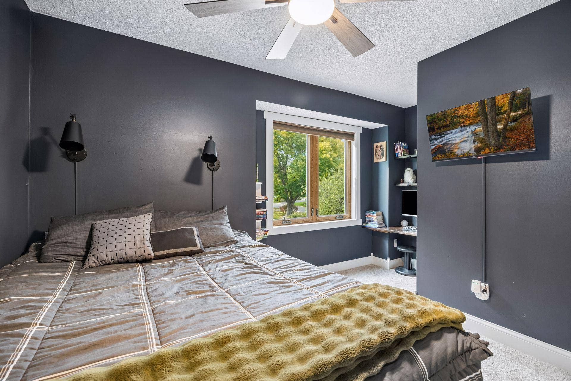 8860 Everest Lane N, Maple Grove, MN 55311