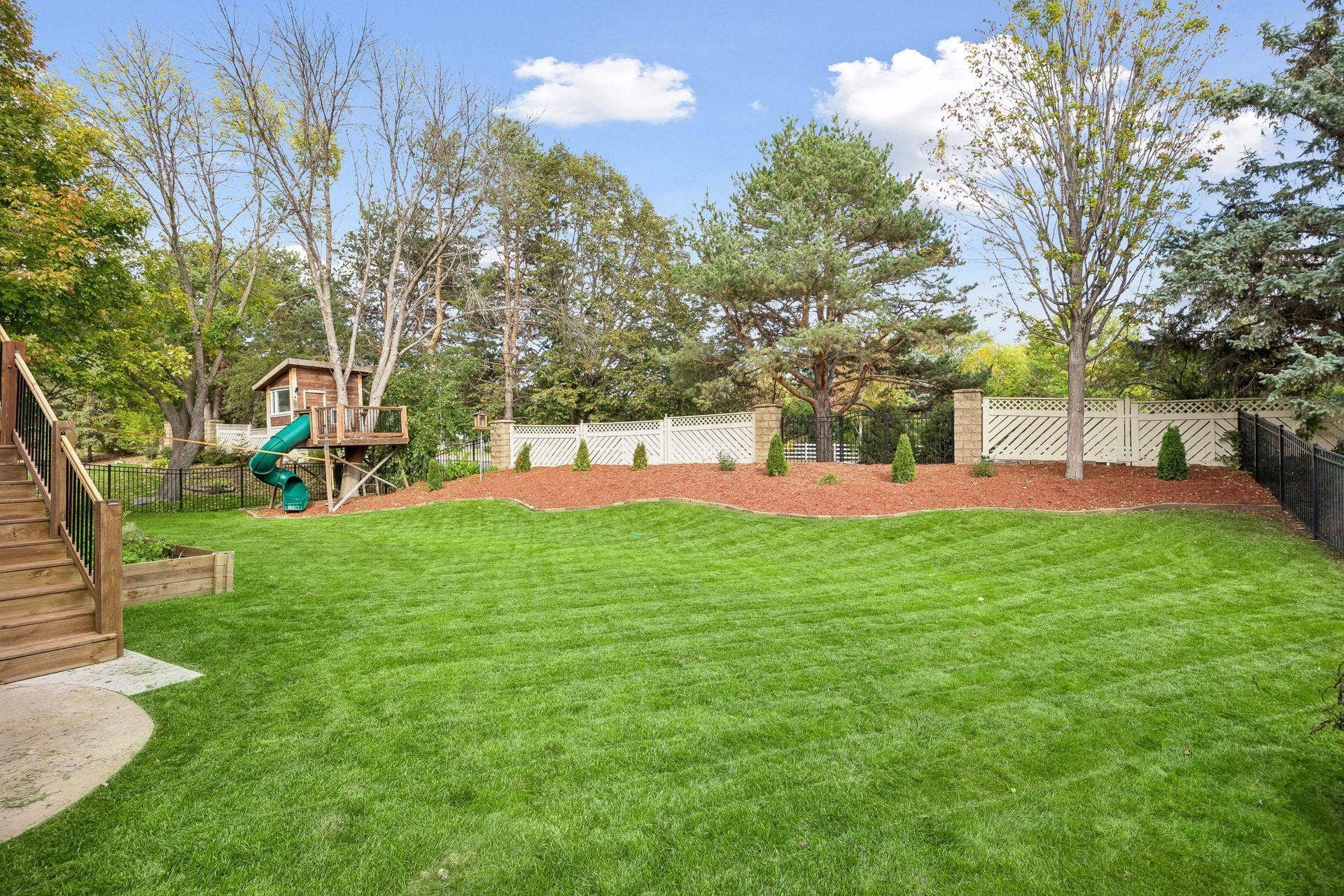 8860 Everest Lane N, Maple Grove, MN 55311