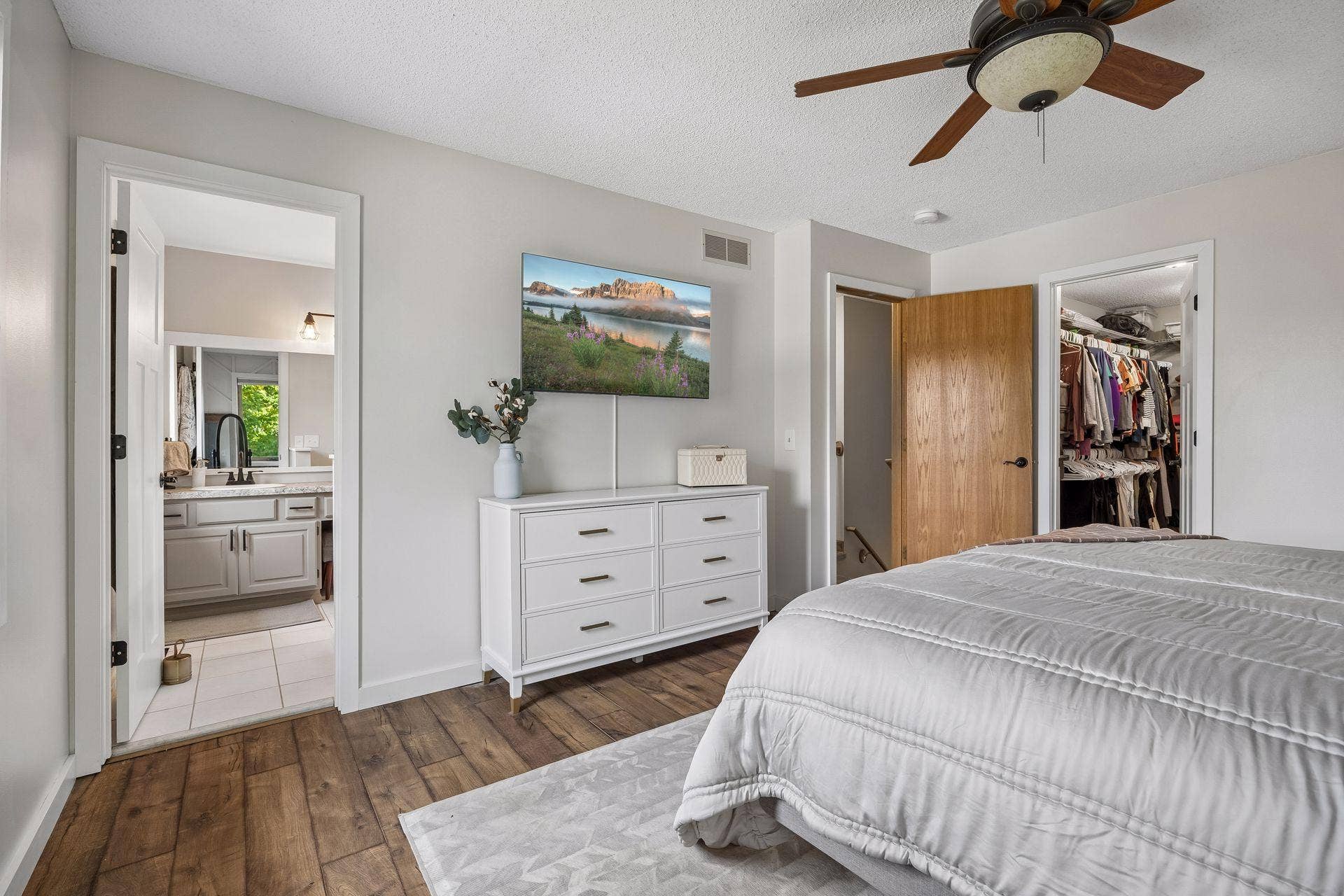 8860 Everest Lane N, Maple Grove, MN 55311
