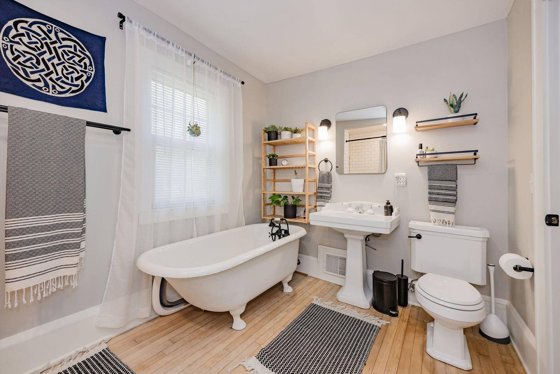 285 Queen Avenue N, 30, Minneapolis, MN 55405 7Z4A9215.jpg