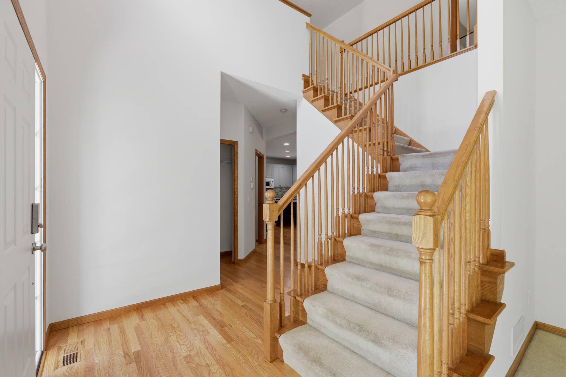 9142 Woodland Drive, Saint Bonifacius, MN 55375 Large Entry