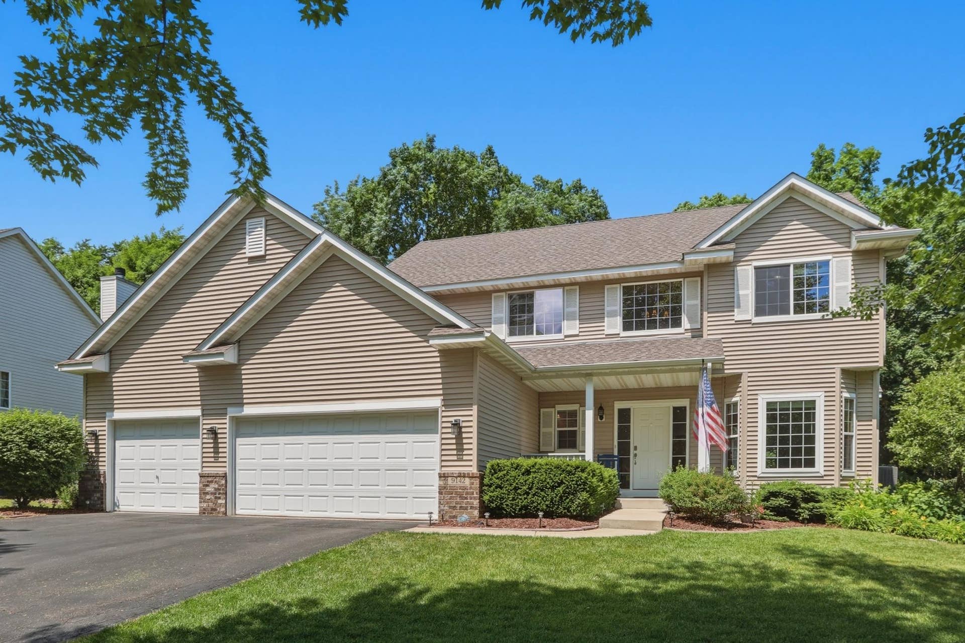 9142 Woodland Drive, Saint Bonifacius, MN 55375 Gorgeous Turn-Key Home
