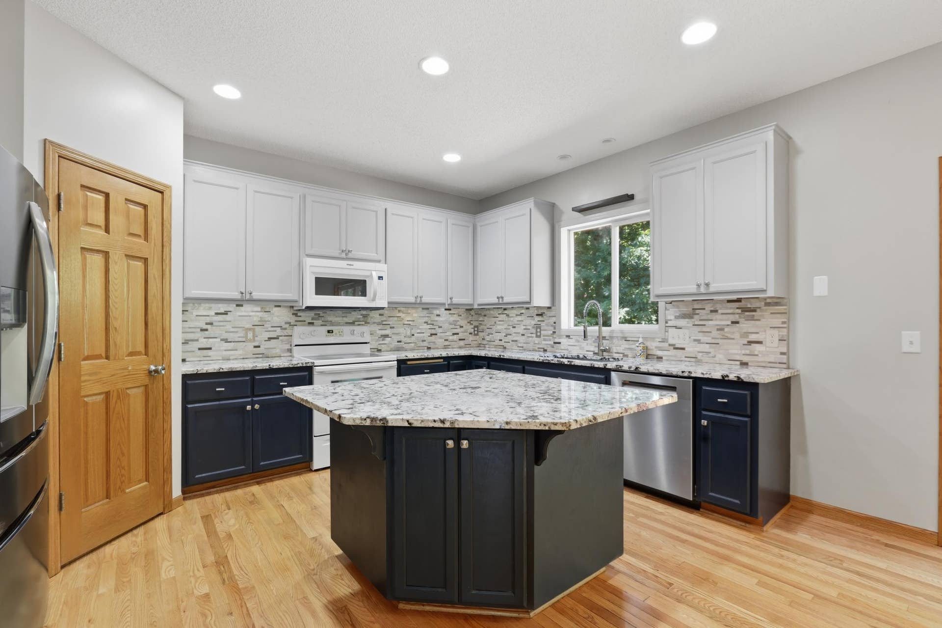 9142 Woodland Drive, Saint Bonifacius, MN 55375 Updated Kitchen with Granite Countertops