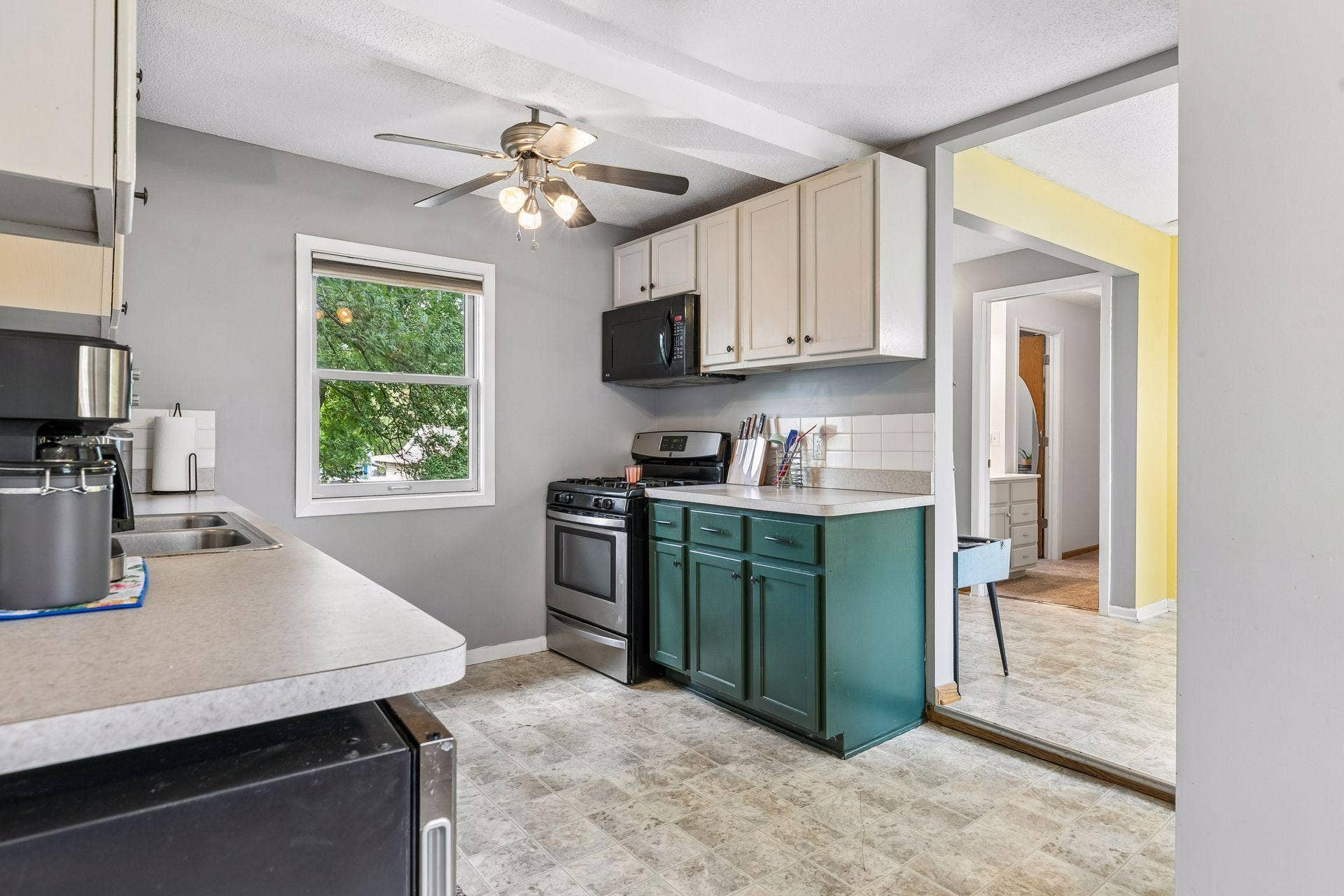 670 Goodwin Avenue N, Oakdale, MN 55128 670 Goodwin Avenue N, Oakdale, MN 55128