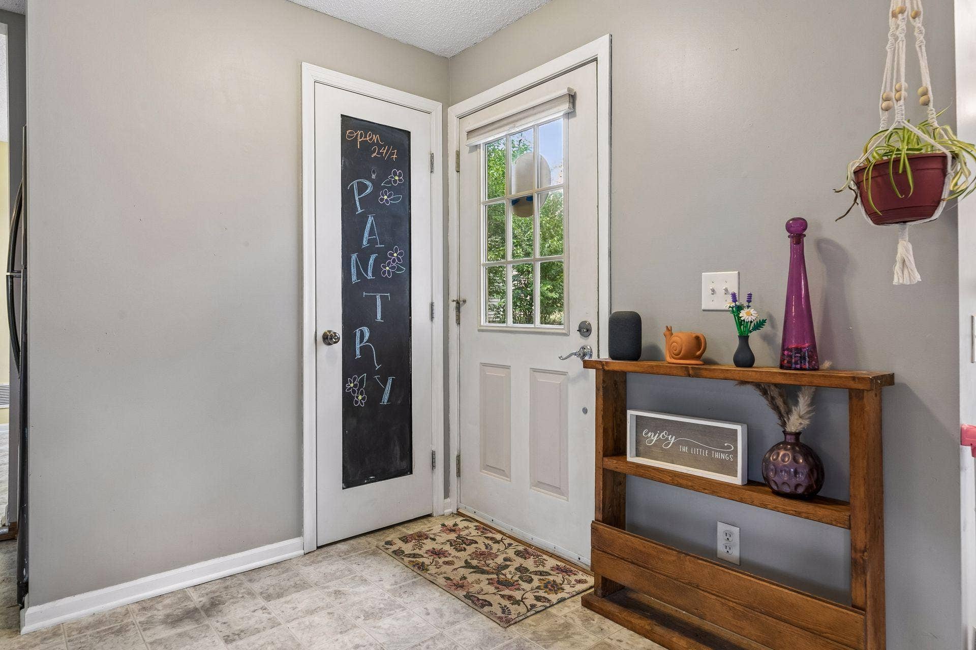 670 Goodwin Avenue N, Oakdale, MN 55128 670 Goodwin Avenue N, Oakdale, MN 55128