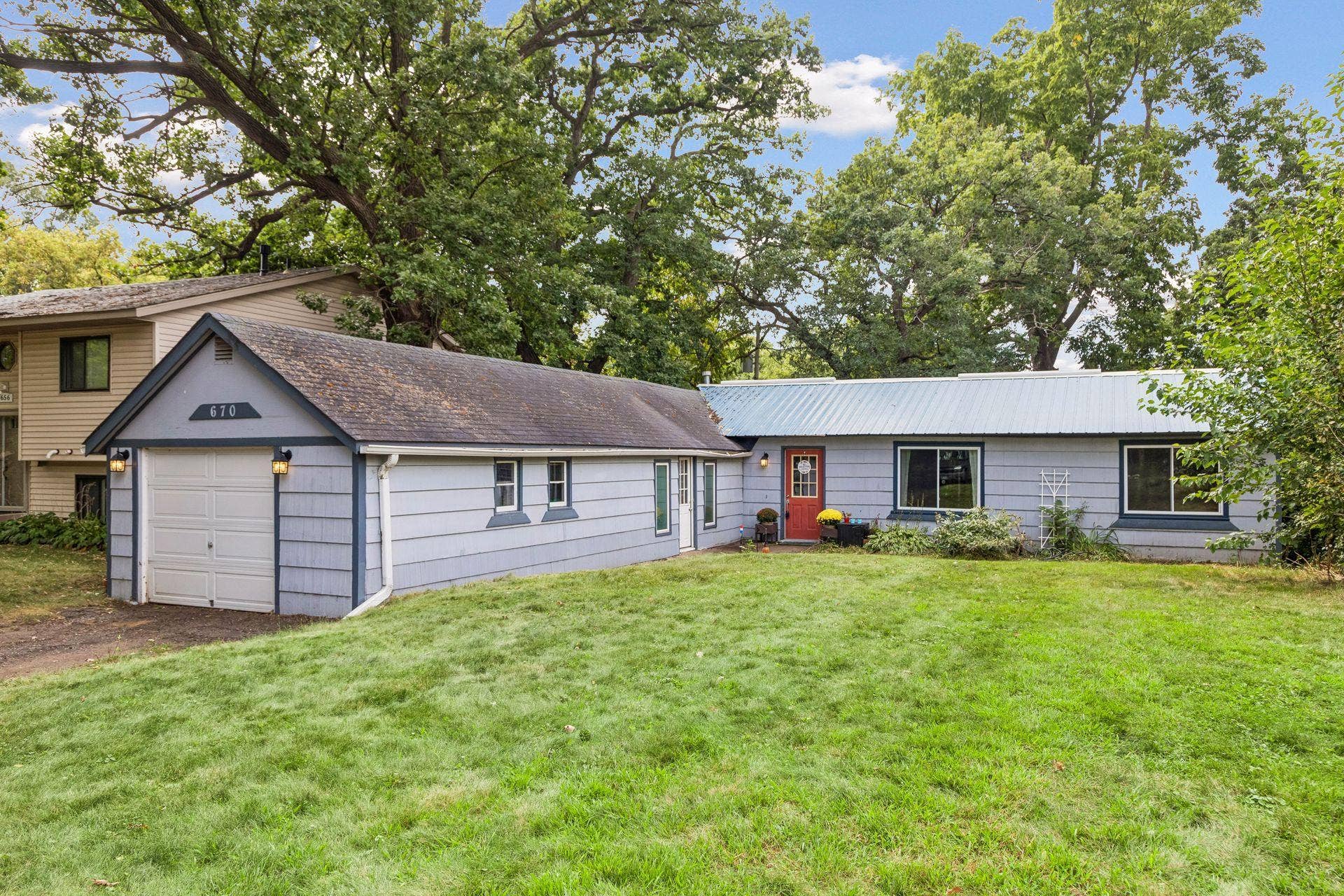 670 Goodwin Avenue N, Oakdale, MN 55128 670 Goodwin Avenue N, Oakdale, MN 55128