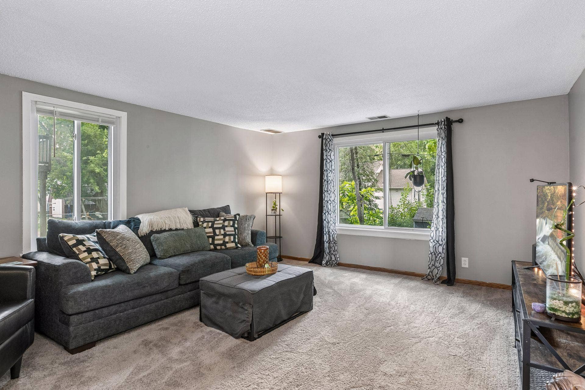670 Goodwin Avenue N, Oakdale, MN 55128 670 Goodwin Avenue N, Oakdale, MN 55128