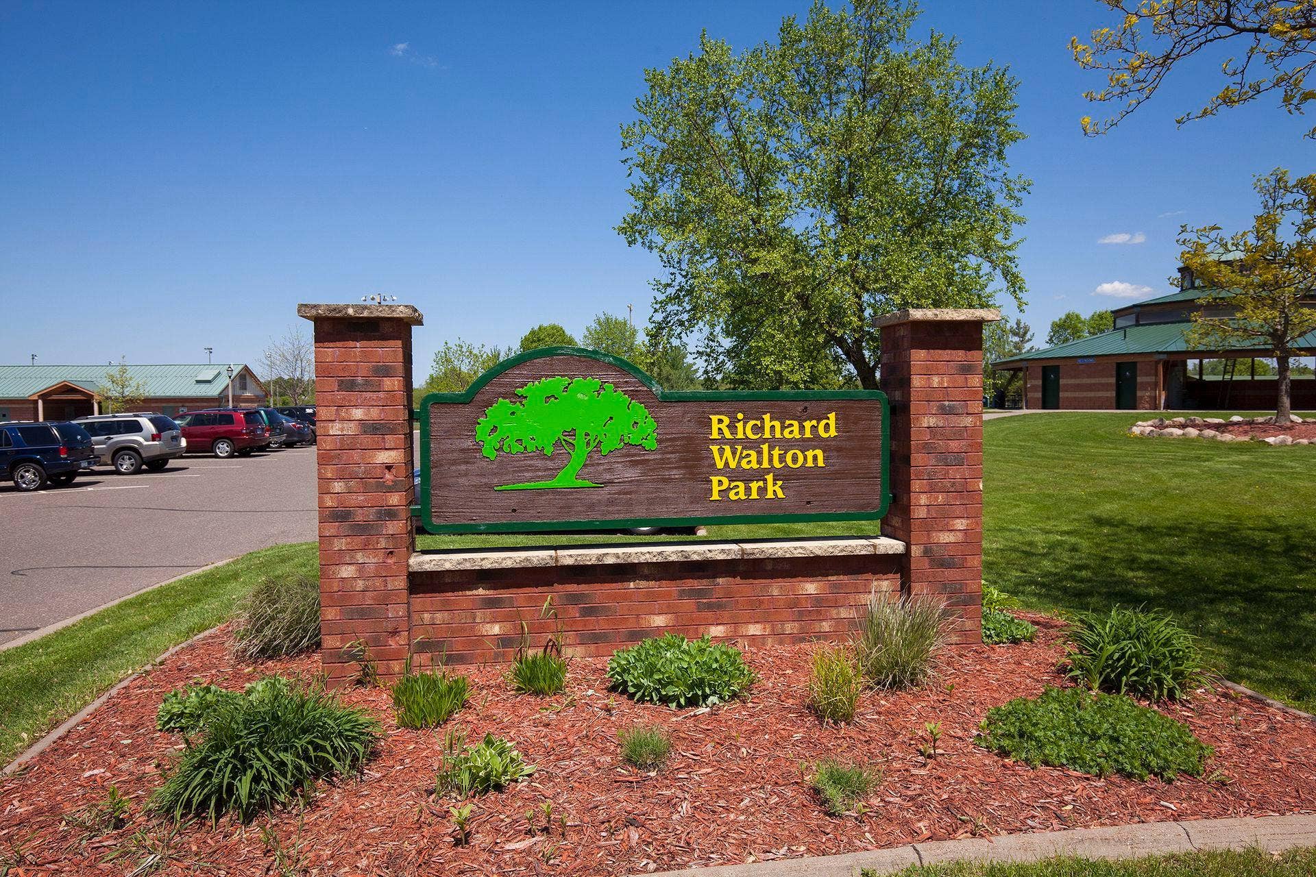 670 Goodwin Avenue N, Oakdale, MN 55128 670 Goodwin Avenue N, Oakdale, MN 55128