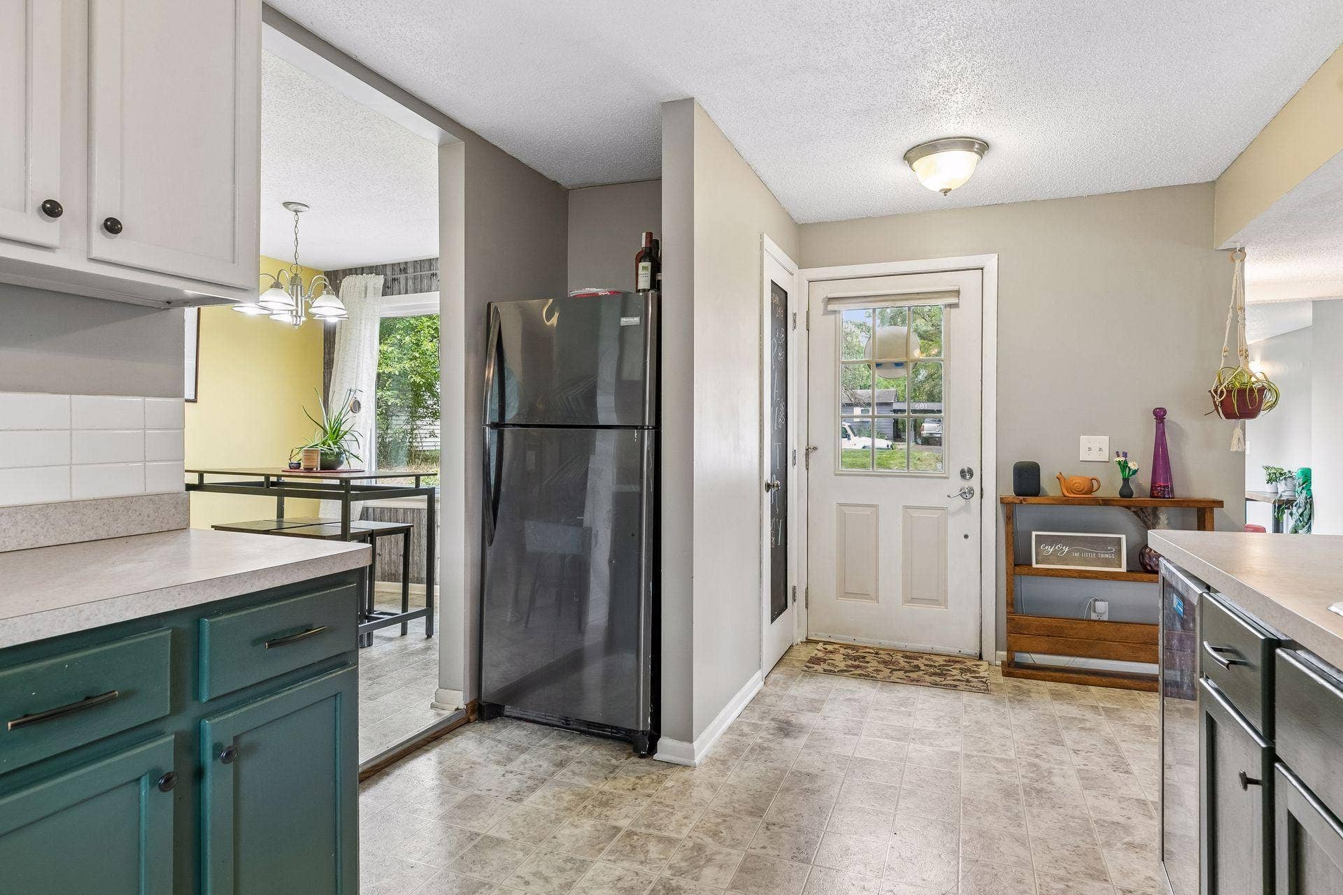 670 Goodwin Avenue N, Oakdale, MN 55128 670 Goodwin Avenue N, Oakdale, MN 55128