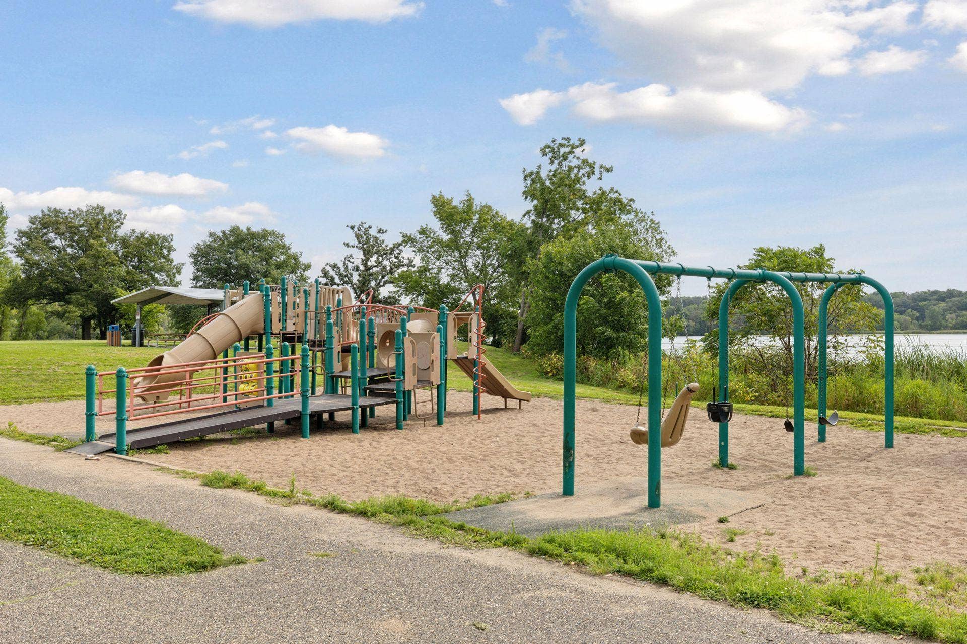 670 Goodwin Avenue N, Oakdale, MN 55128 670 Goodwin Avenue N, Oakdale, MN 55128