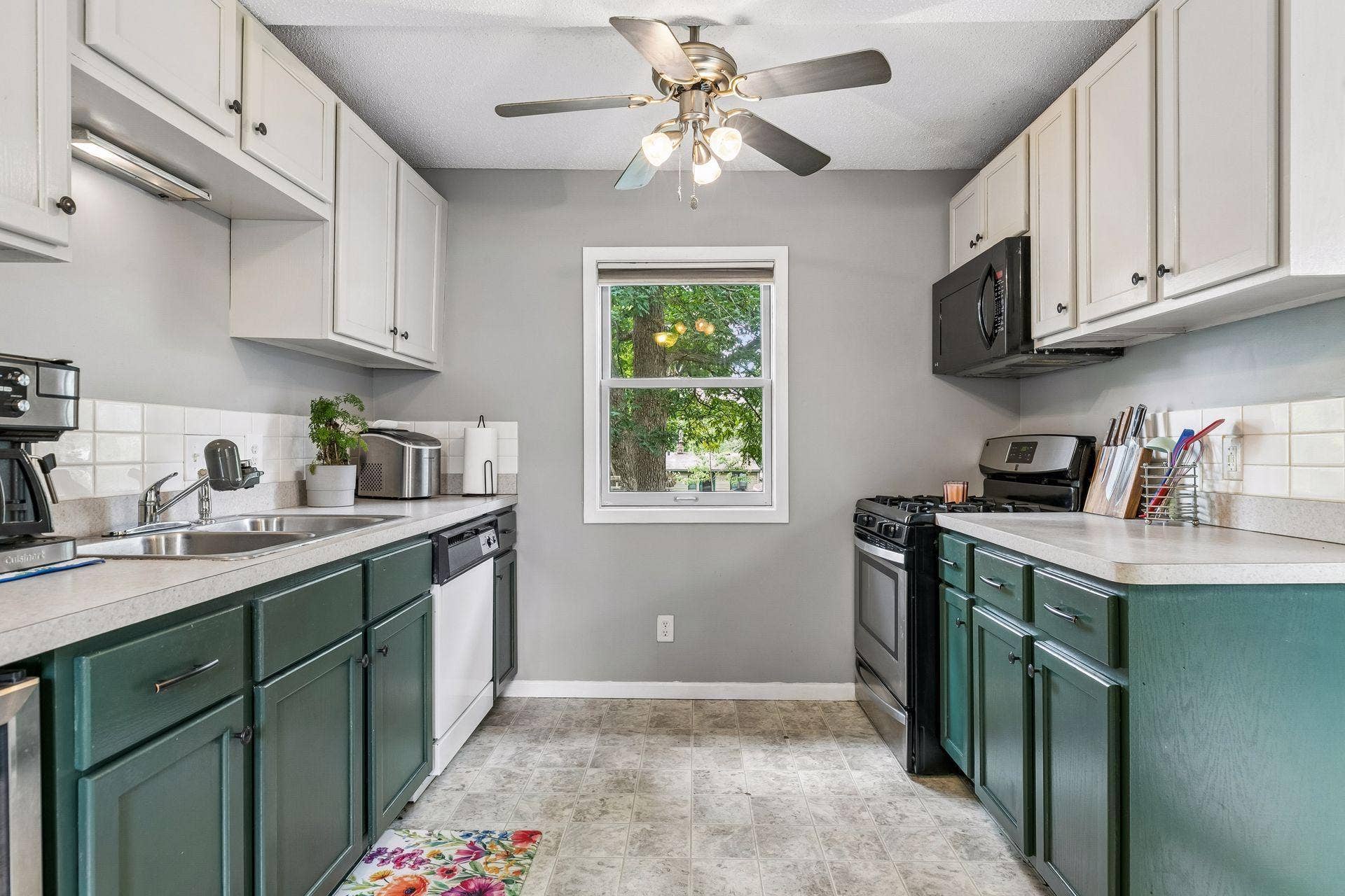 670 Goodwin Avenue N, Oakdale, MN 55128 670 Goodwin Avenue N, Oakdale, MN 55128