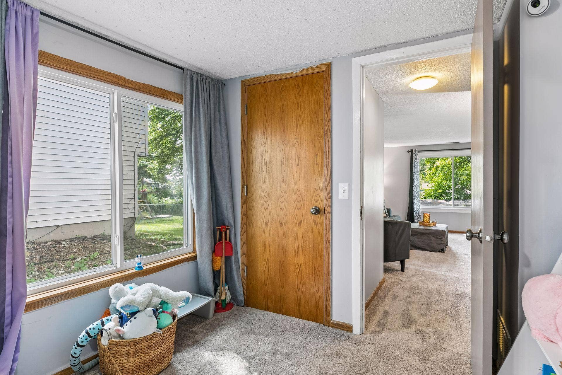 670 Goodwin Avenue N, Oakdale, MN 55128 670 Goodwin Avenue N, Oakdale, MN 55128