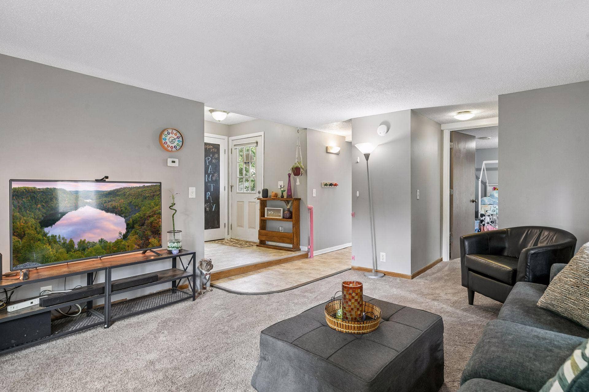 670 Goodwin Avenue N, Oakdale, MN 55128 670 Goodwin Avenue N, Oakdale, MN 55128