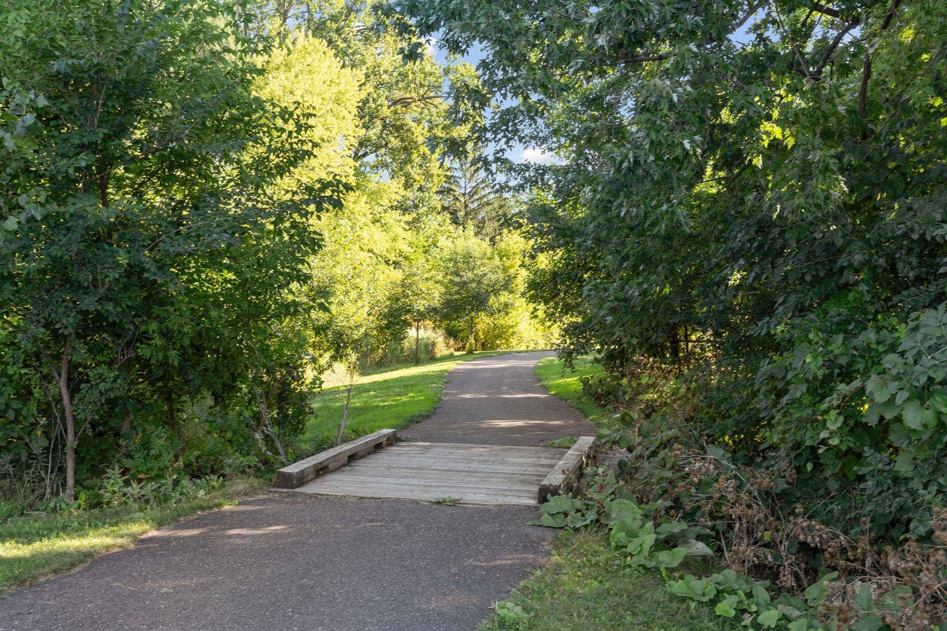 670 Goodwin Avenue N, Oakdale, MN 55128 670 Goodwin Avenue N, Oakdale, MN 55128