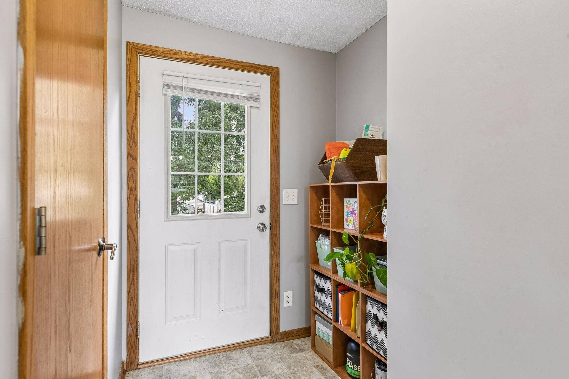 670 Goodwin Avenue N, Oakdale, MN 55128 670 Goodwin Avenue N, Oakdale, MN 55128