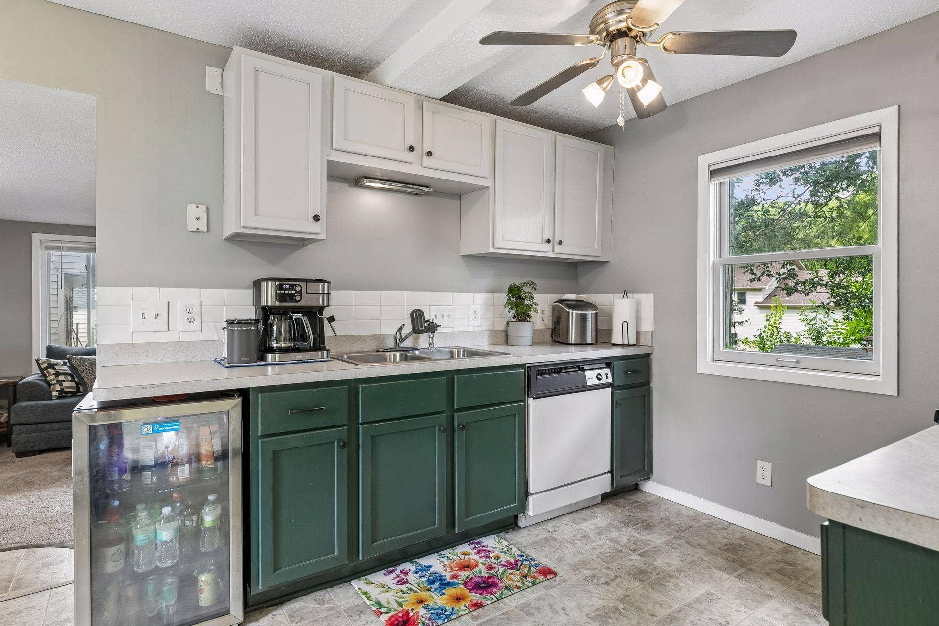670 Goodwin Avenue N, Oakdale, MN 55128 670 Goodwin Avenue N, Oakdale, MN 55128