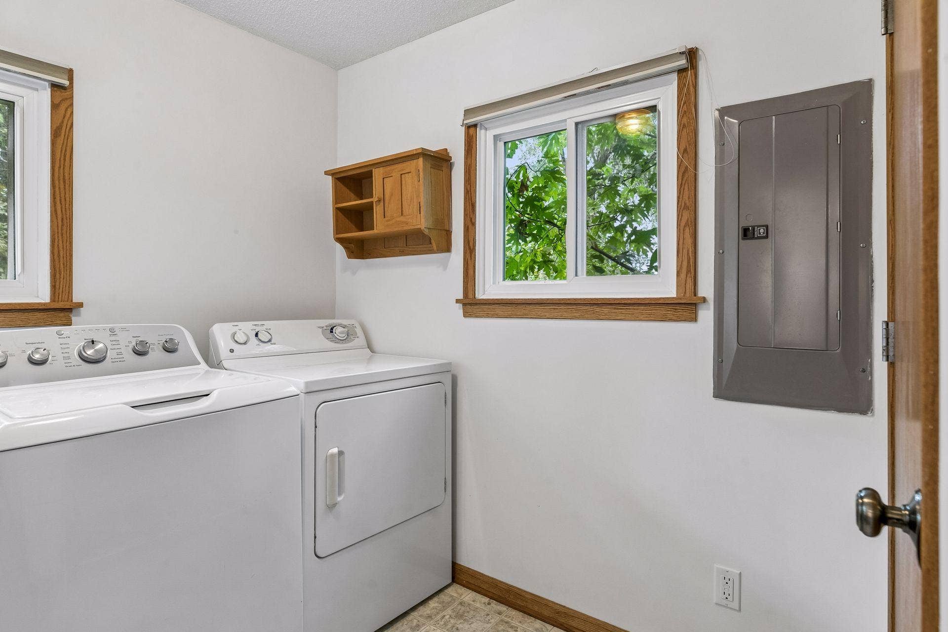 670 Goodwin Avenue N, Oakdale, MN 55128 670 Goodwin Avenue N, Oakdale, MN 55128
