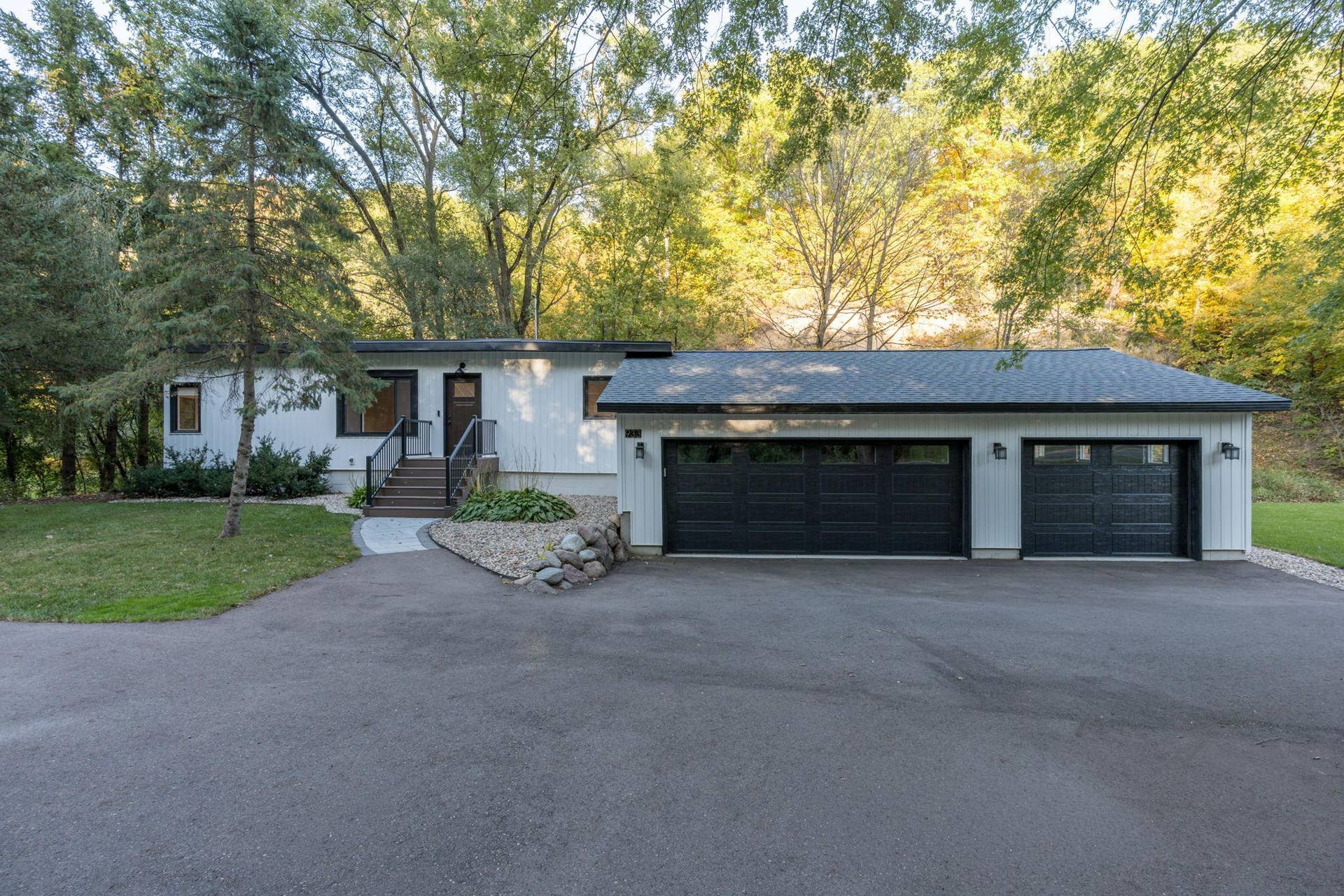 933 Thompson Ravine Road, Mankato, MN 56001 933 Thompson Ravine Road, Mankato, MN 56001