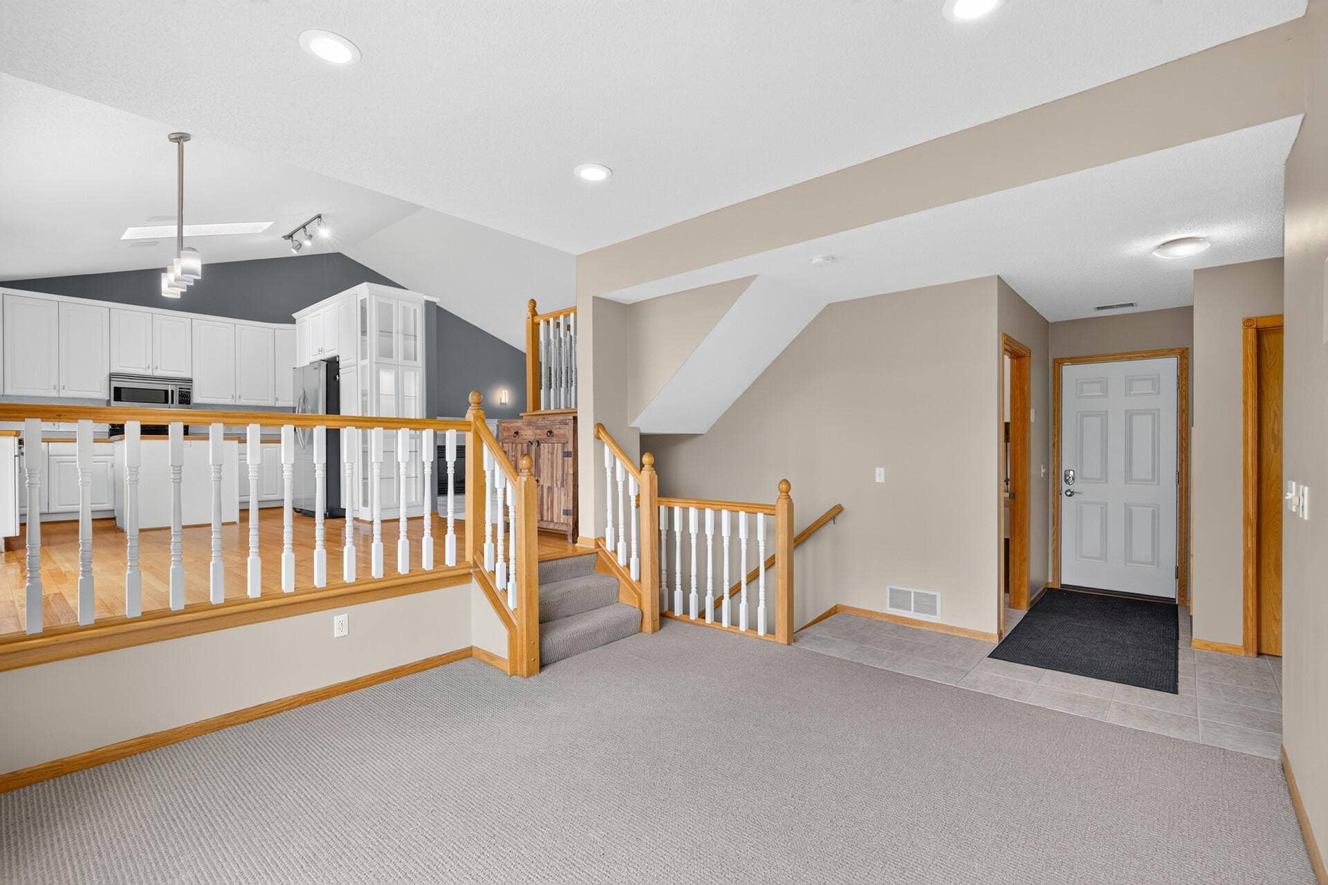 6585 Promontory Drive, Eden Prairie, MN 55346 6585 Promontory Drive, Eden Prairie, MN 55346