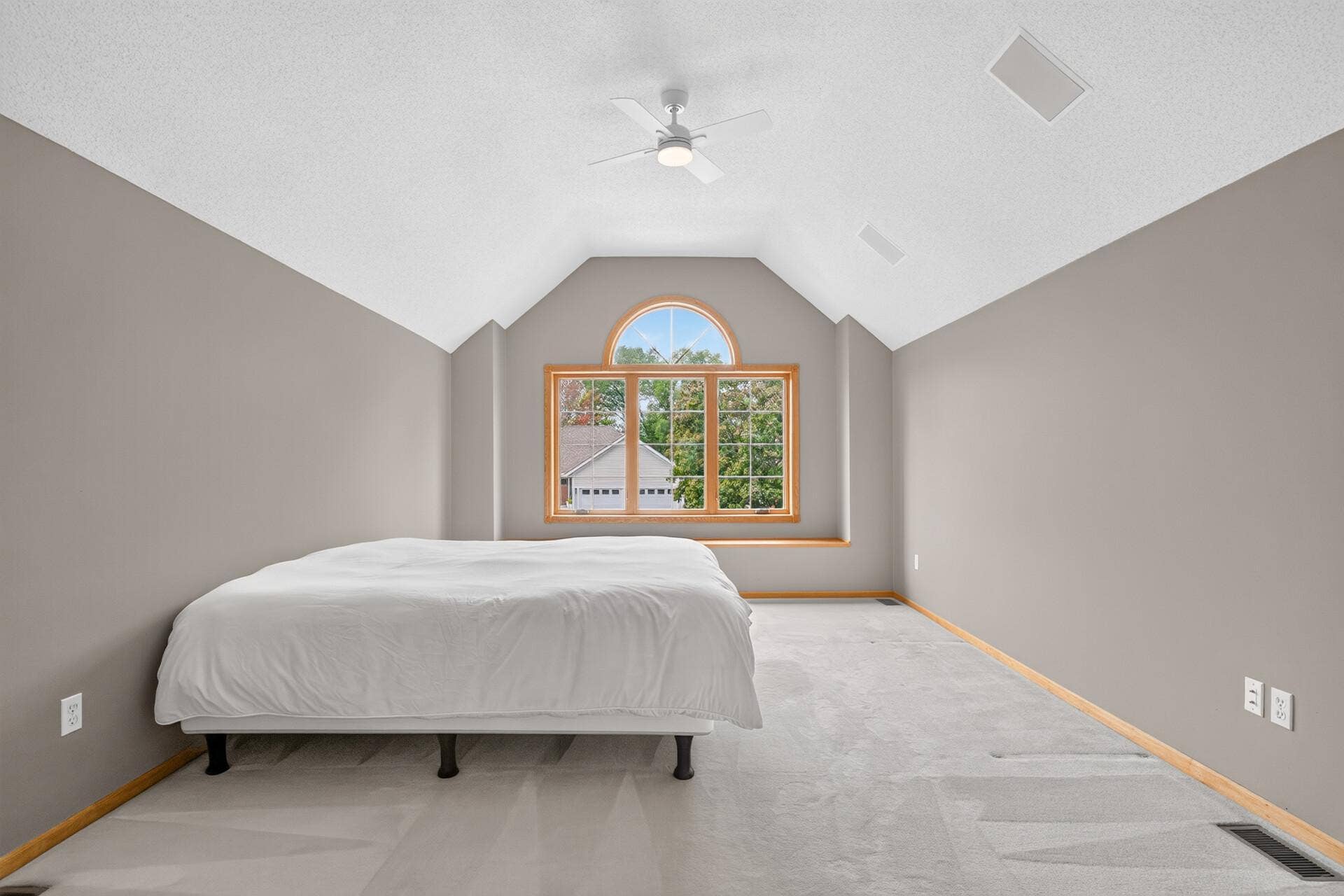 6585 Promontory Drive, Eden Prairie, MN 55346 Primary Bedroom