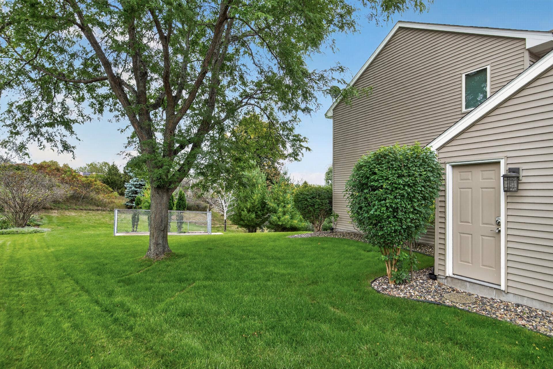 6585 Promontory Drive, Eden Prairie, MN 55346 6585 Promontory Drive, Eden Prairie, MN 55346