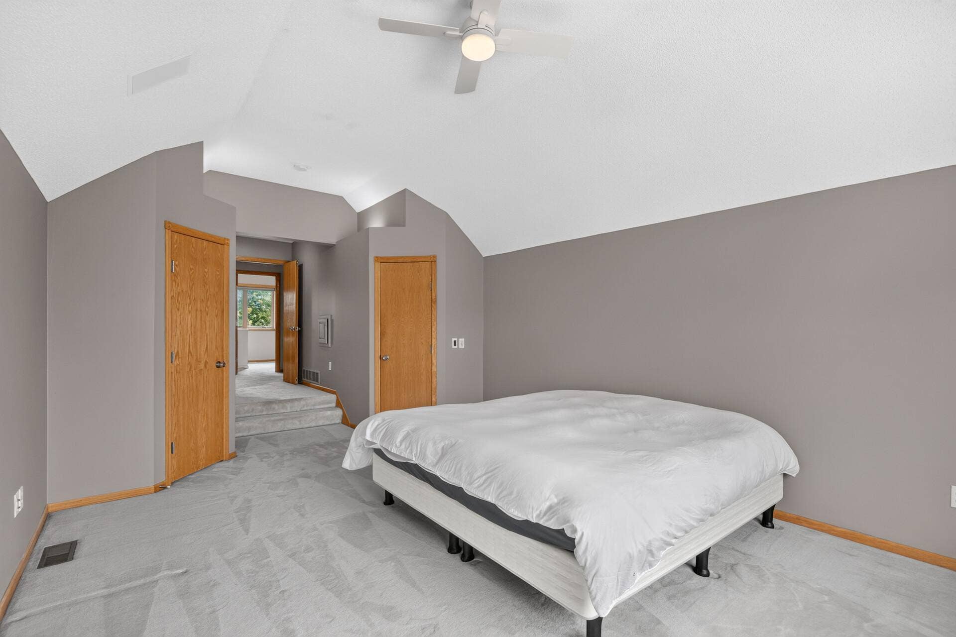 6585 Promontory Drive, Eden Prairie, MN 55346 Primary Bedroom