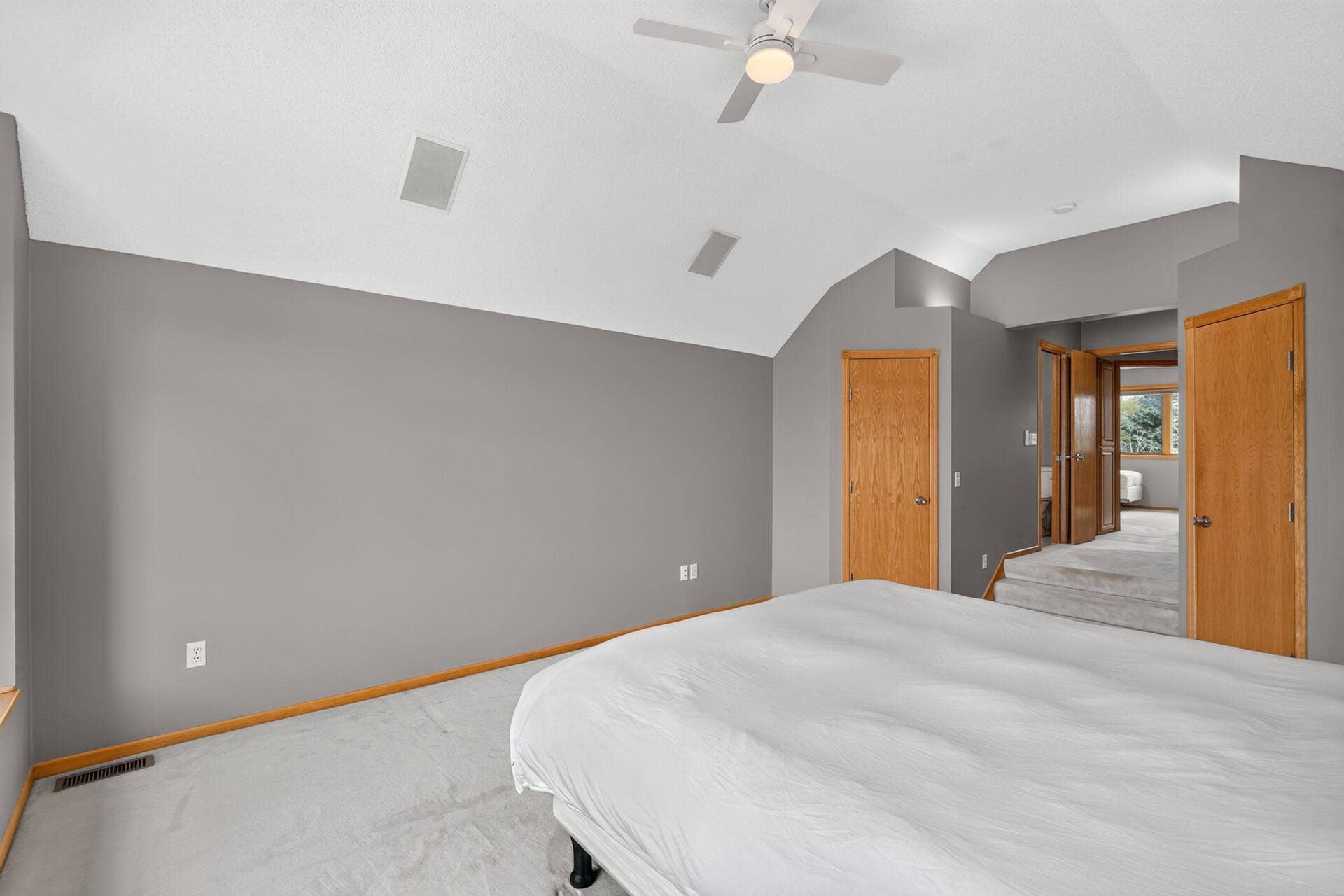 6585 Promontory Drive, Eden Prairie, MN 55346 6585 Promontory Drive, Eden Prairie, MN 55346