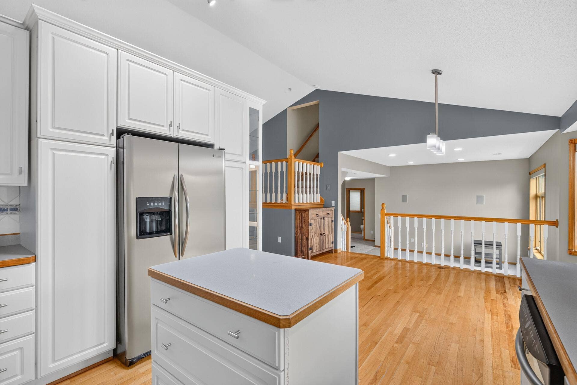 6585 Promontory Drive, Eden Prairie, MN 55346 6585 Promontory Drive, Eden Prairie, MN 55346