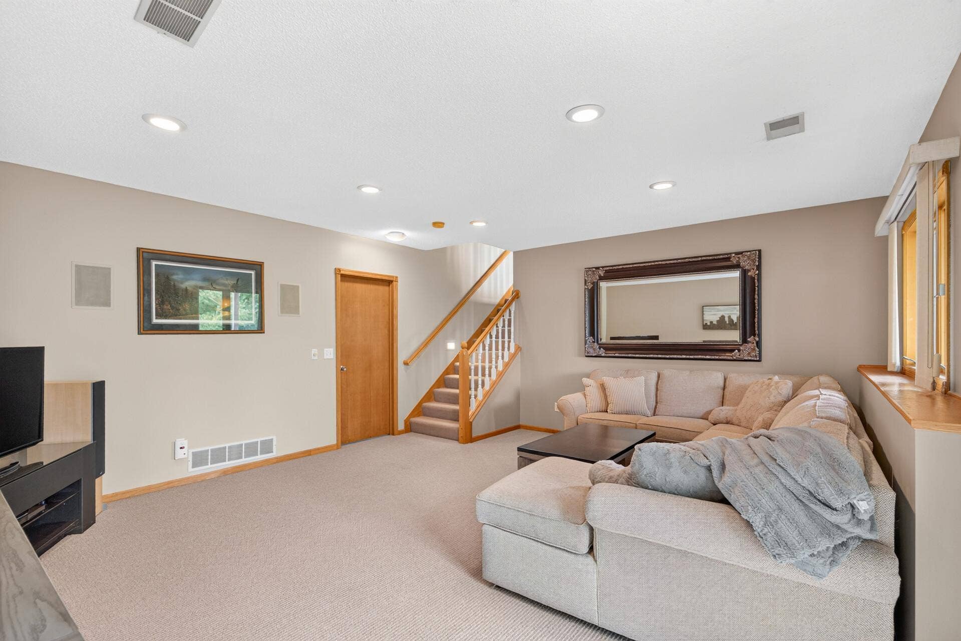 6585 Promontory Drive, Eden Prairie, MN 55346 6585 Promontory Drive, Eden Prairie, MN 55346