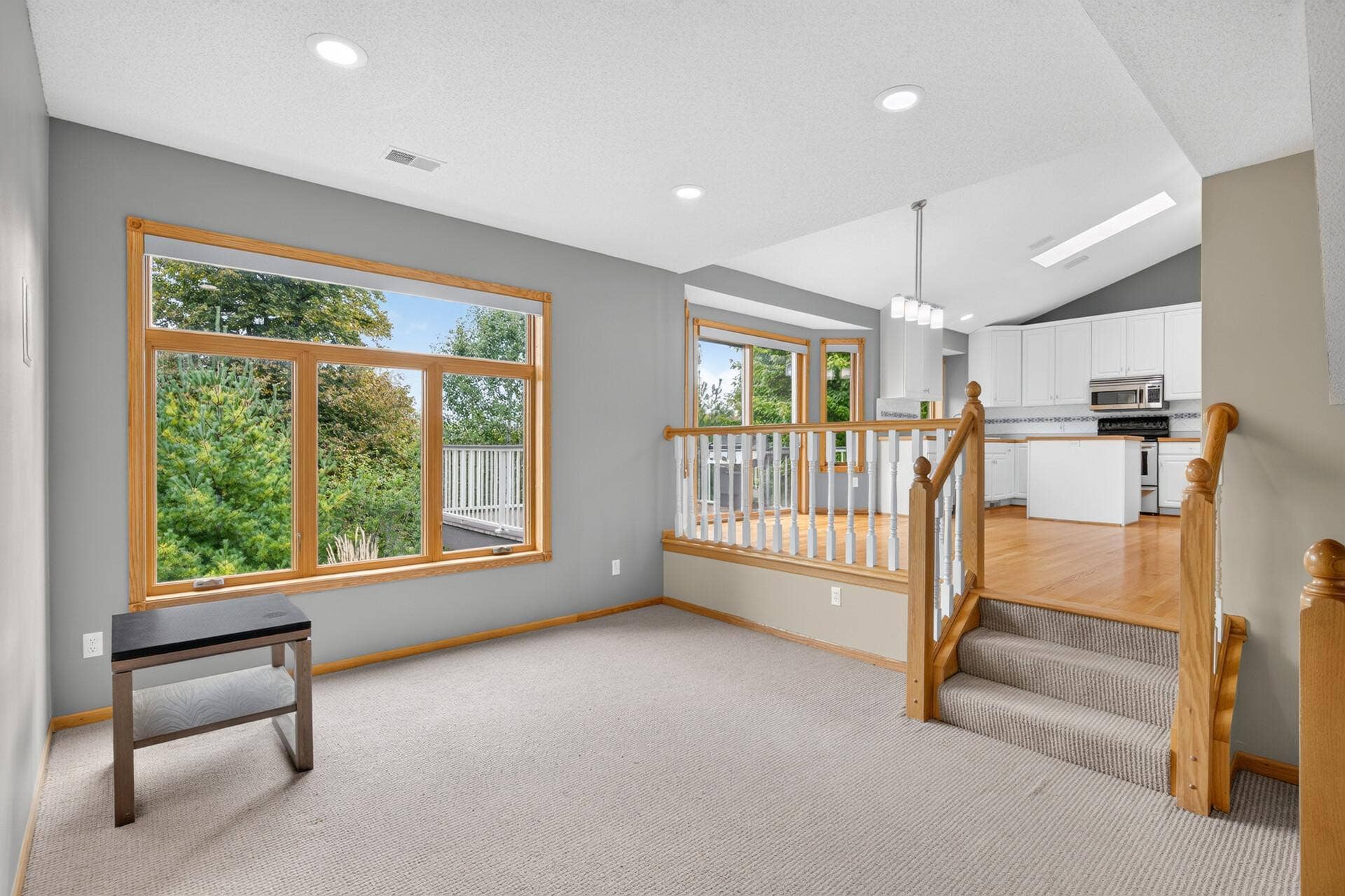6585 Promontory Drive, Eden Prairie, MN 55346 Bright & Open Layout