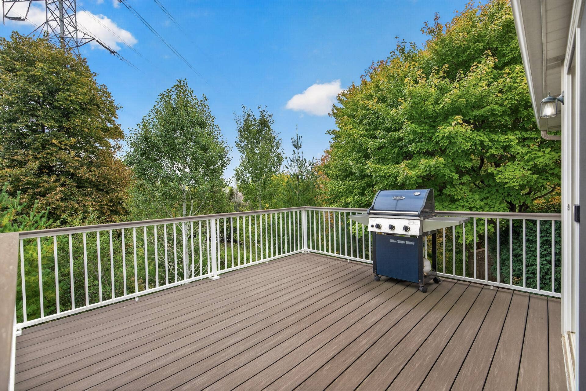 6585 Promontory Drive, Eden Prairie, MN 55346 Deck off of Kitchen Perfect for Entertaining & Grilling!
