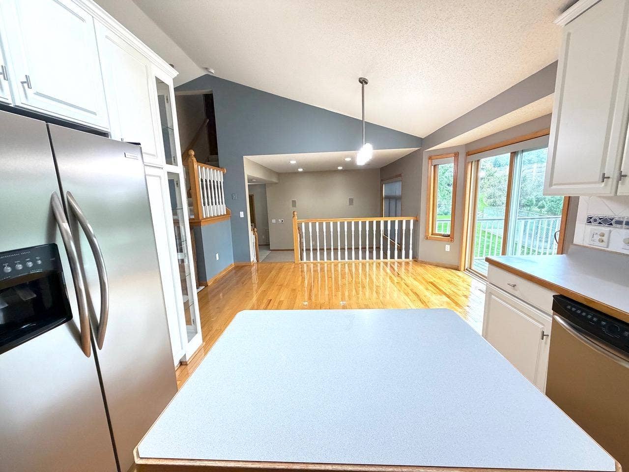 6585 Promontory Drive, Eden Prairie, MN 55346 6585 Promontory Drive, Eden Prairie, MN 55346