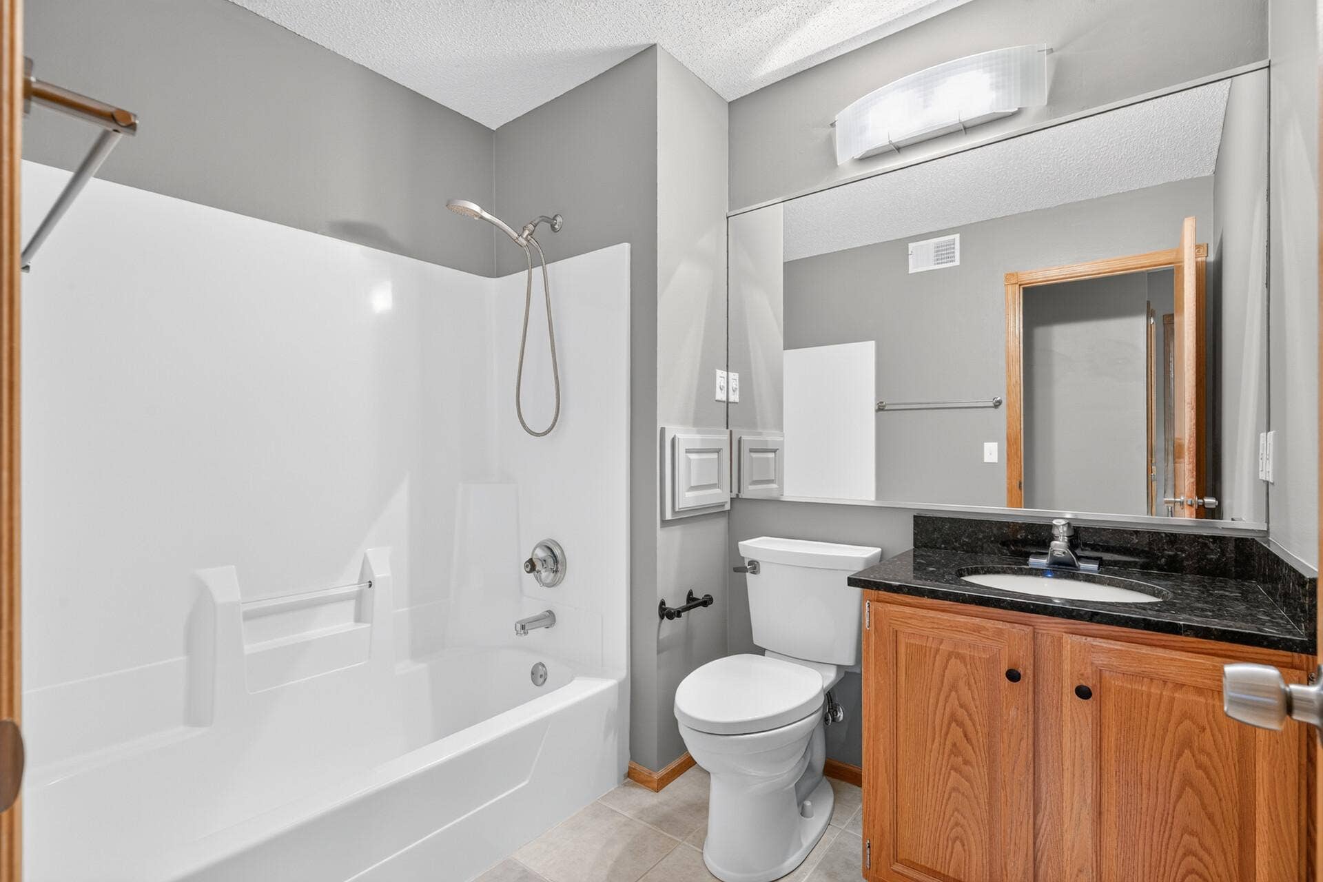6585 Promontory Drive, Eden Prairie, MN 55346 Upper Level Full Bath