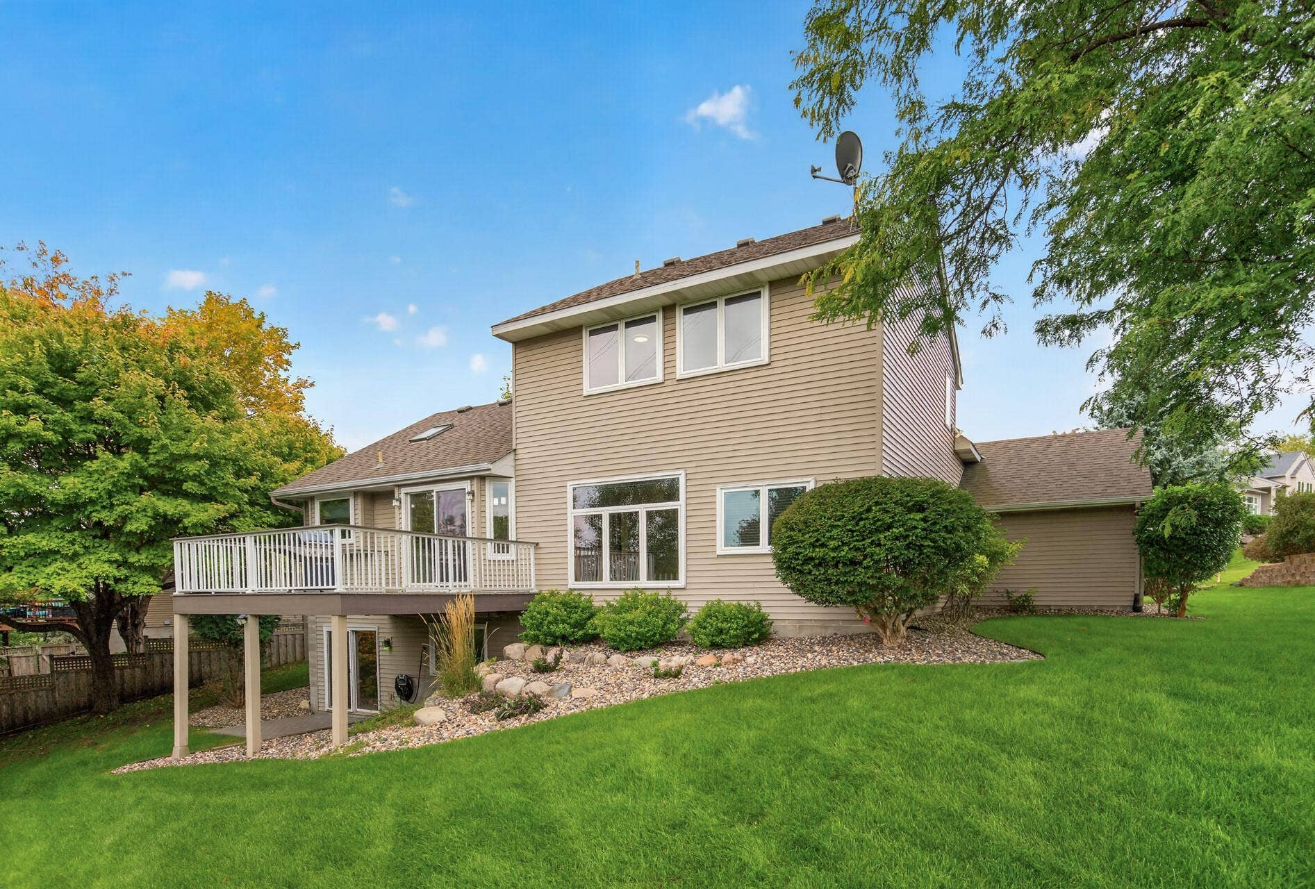 6585 Promontory Drive, Eden Prairie, MN 55346 Updated Landscaping