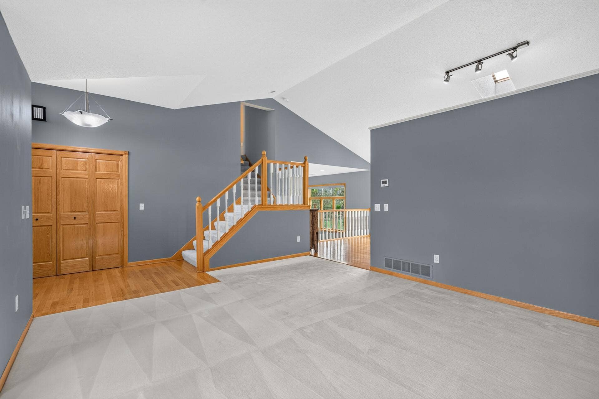 6585 Promontory Drive, Eden Prairie, MN 55346 6585 Promontory Drive, Eden Prairie, MN 55346