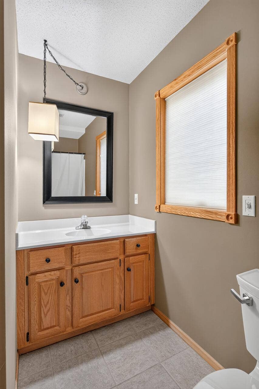 6585 Promontory Drive, Eden Prairie, MN 55346 6585 Promontory Drive, Eden Prairie, MN 55346