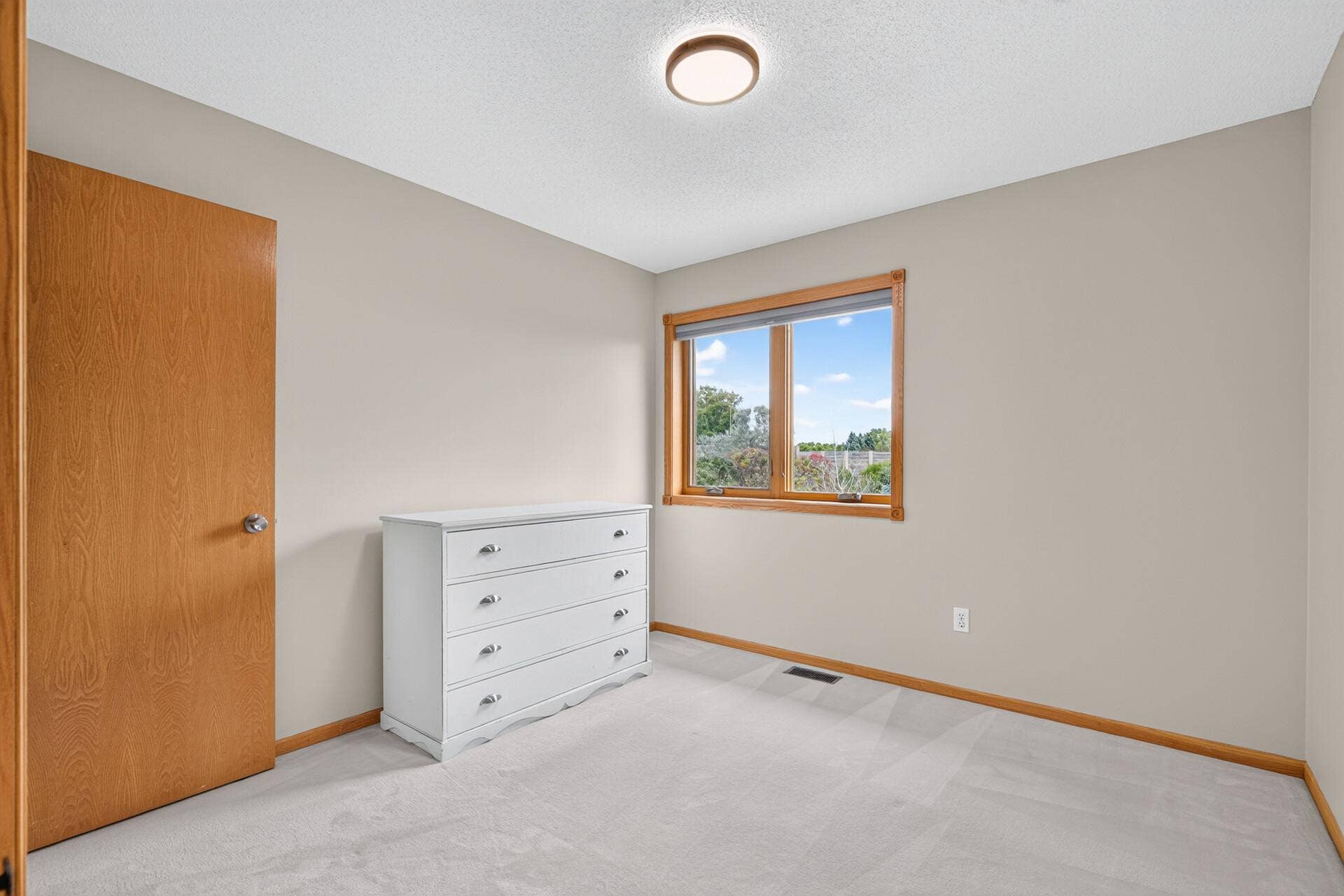 6585 Promontory Drive, Eden Prairie, MN 55346 Bedroom 3