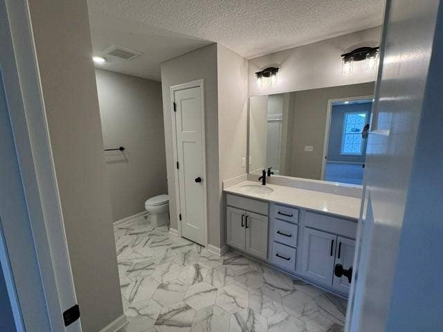6132 158th Street N, Hugo, MN 55038 Magnolia - Upper Level Bath - Lot 61.jpg