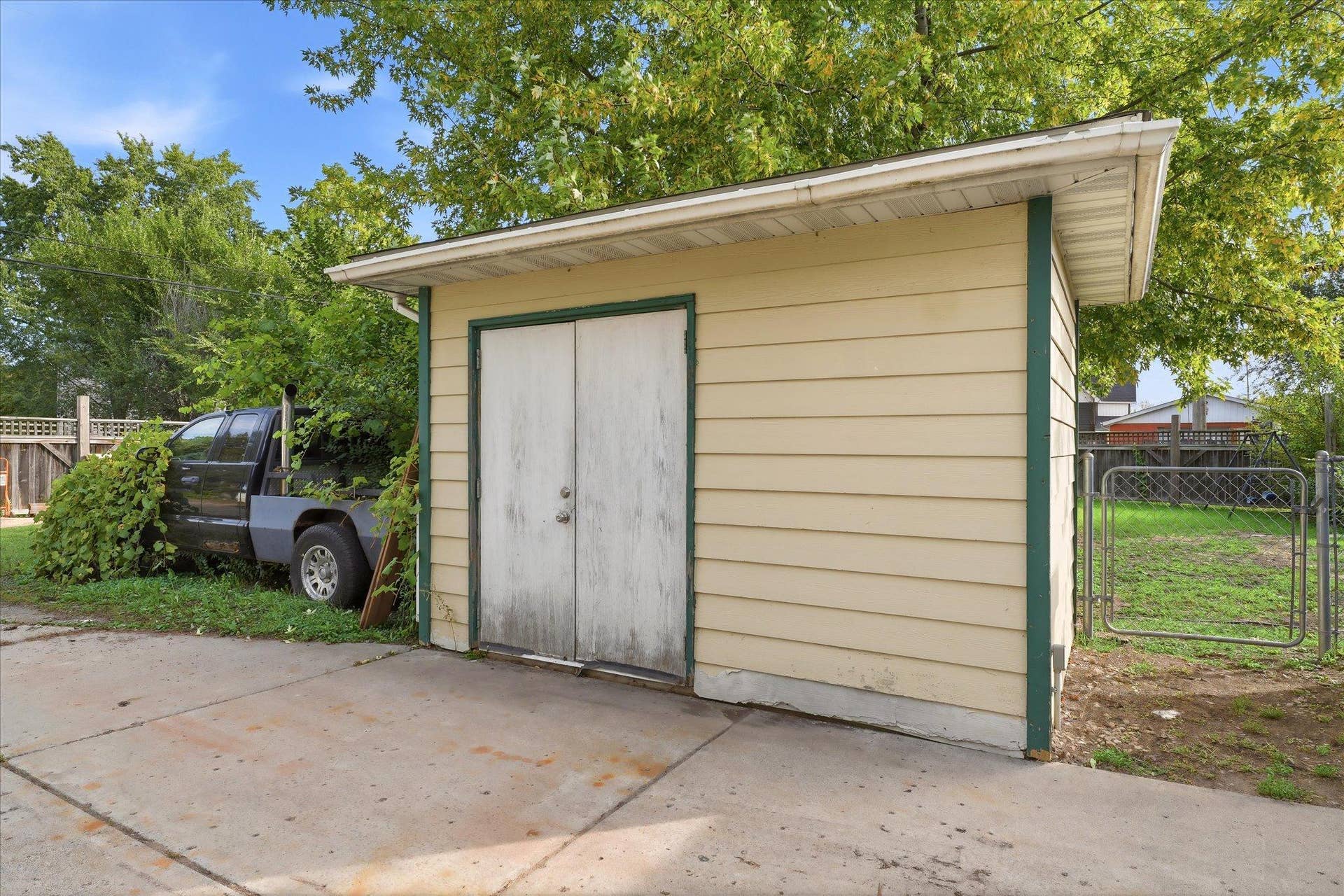 4840 N 6th Street, 41, Minneapolis, MN 55430 Convenient detached storage shed has electricity and provides additional space for lawn equipment, gardening supplies, tools, and seasonal storage.