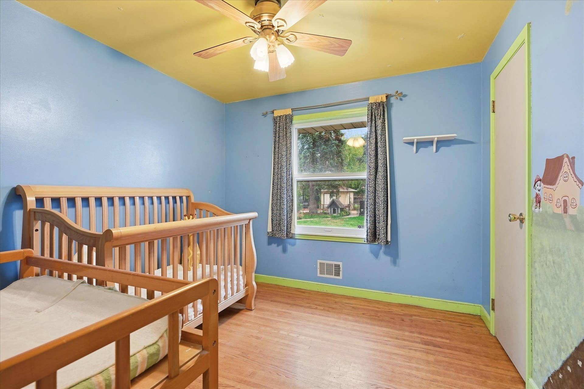 4840 N 6th Street, 41, Minneapolis, MN 55430 Main-level bedroom #2 features hardwood floors, and a ceiling fan.