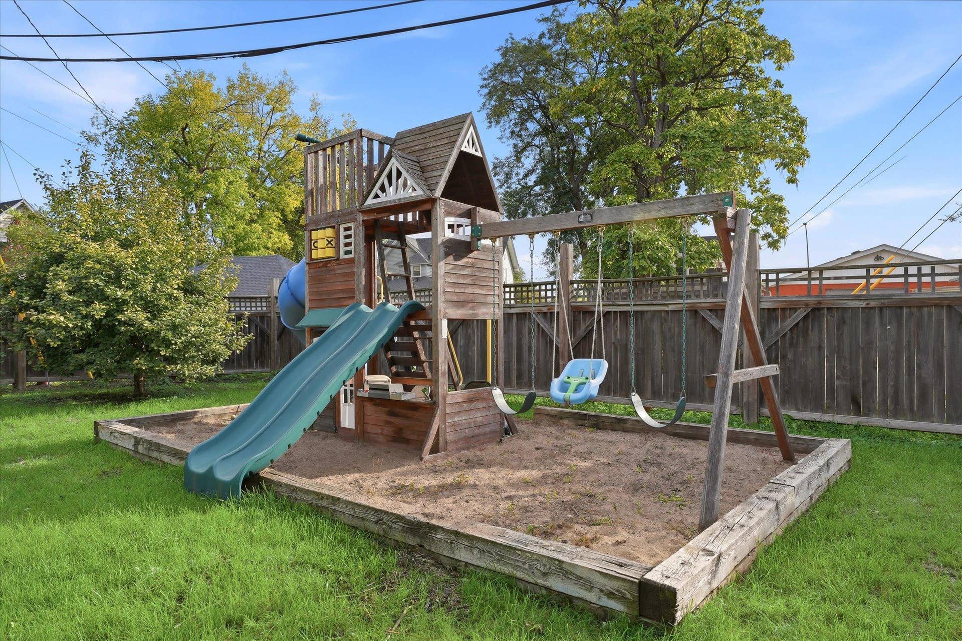 4840 N 6th Street, 41, Minneapolis, MN 55430 Seller open to taking or leaving play set. Sand box will stay.