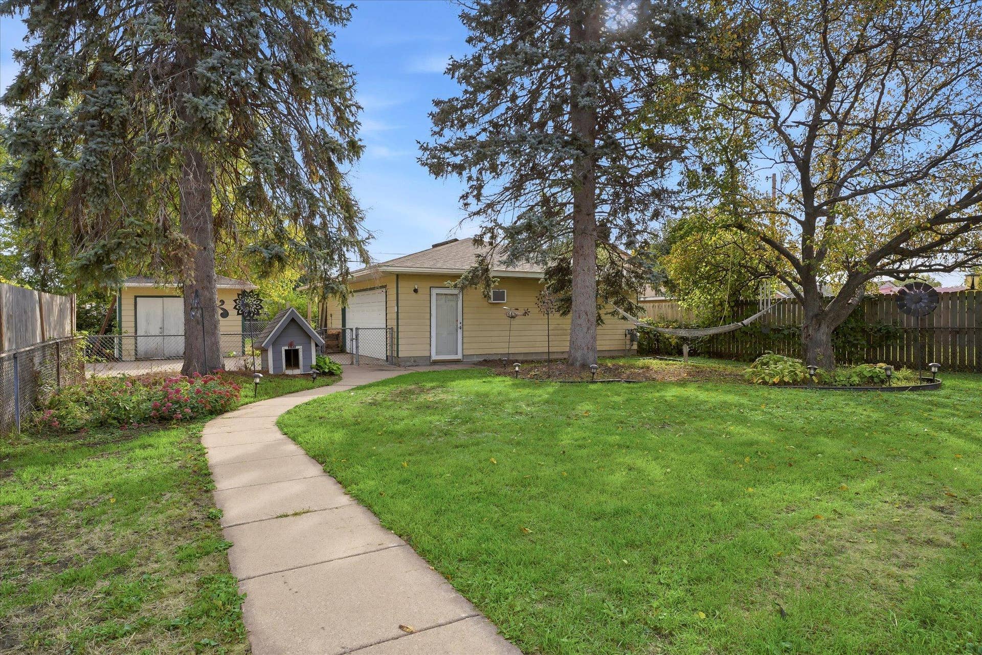 4840 N 6th Street, 41, Minneapolis, MN 55430 Fully fenced yard has a double pull through gate.
