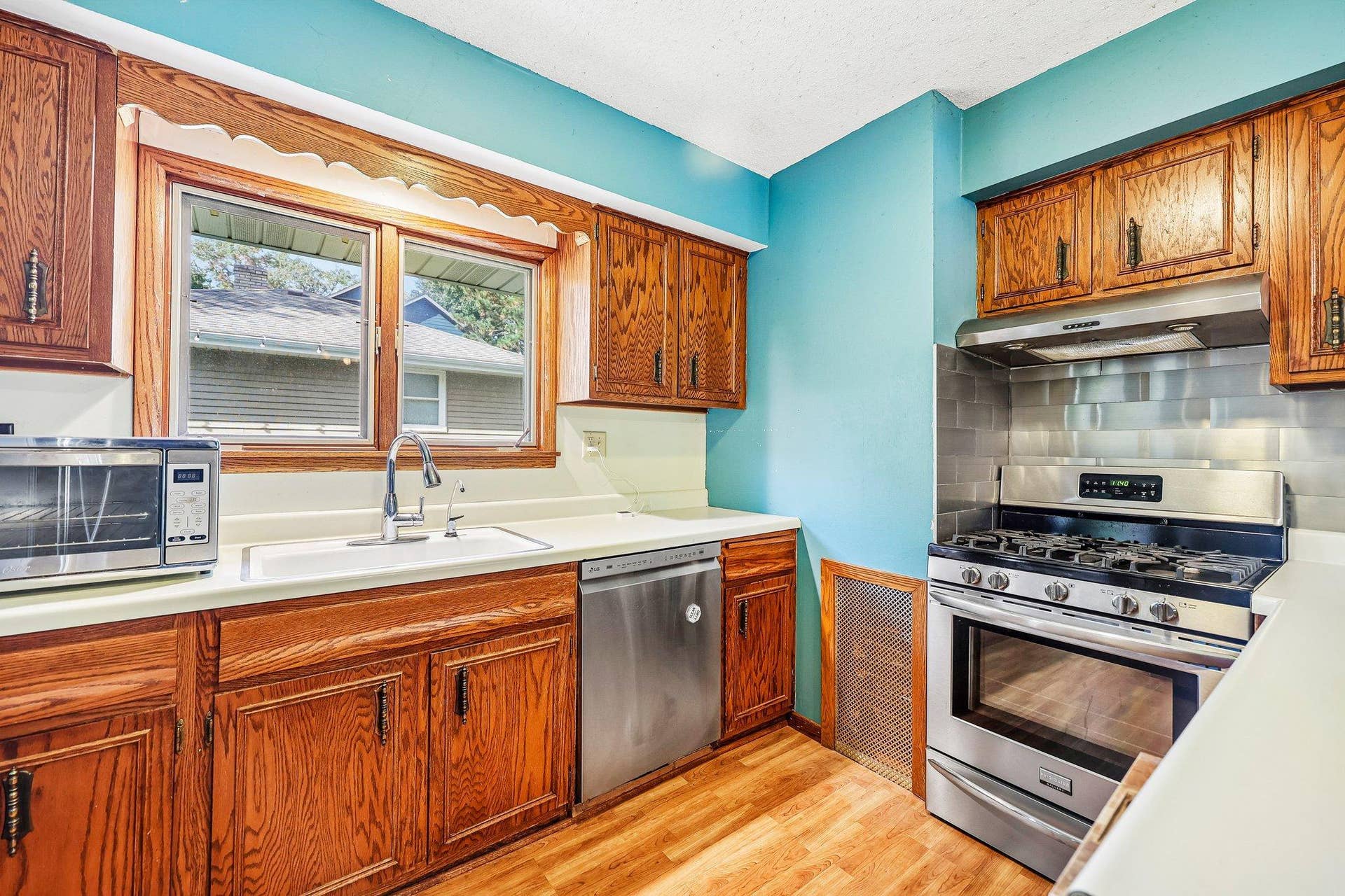 2347 Western Avenue N, Roseville, MN 55113 2347 Western Avenue N, Roseville, MN 55113