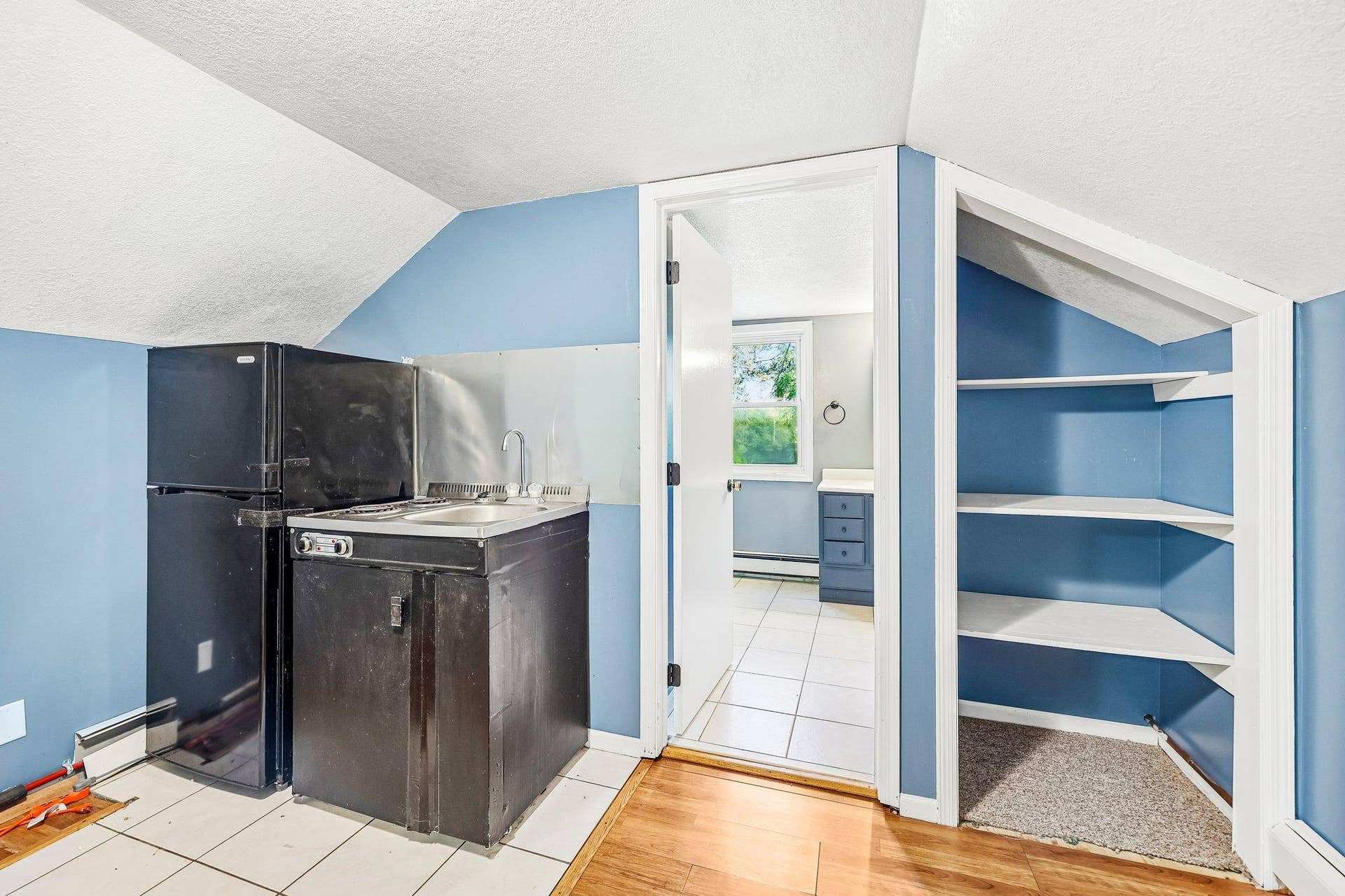 2347 Western Avenue N, Roseville, MN 55113 In-law studio unit kitchen