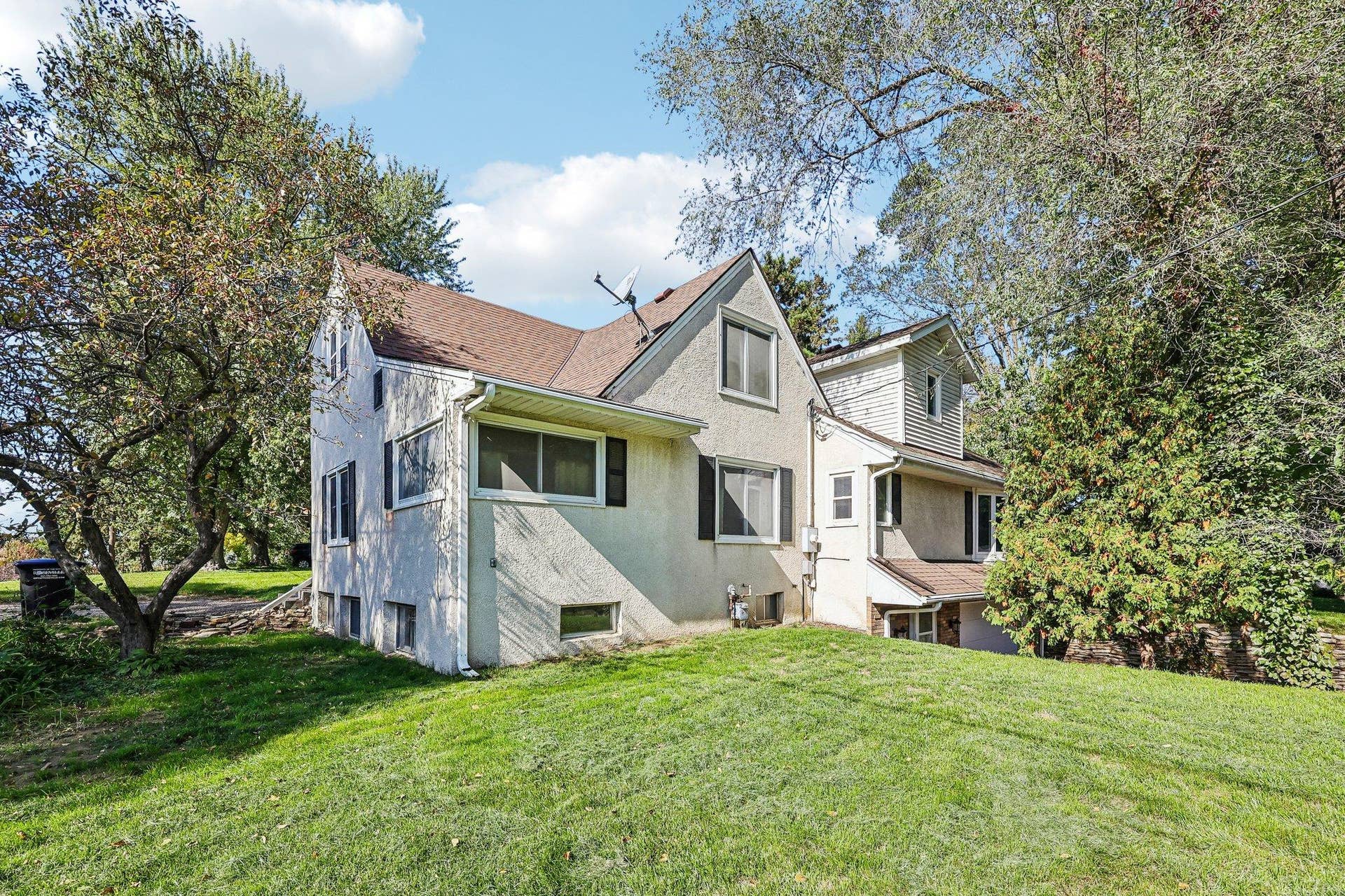 2347 Western Avenue N, Roseville, MN 55113 Welcome to 2347 Western Ave N!