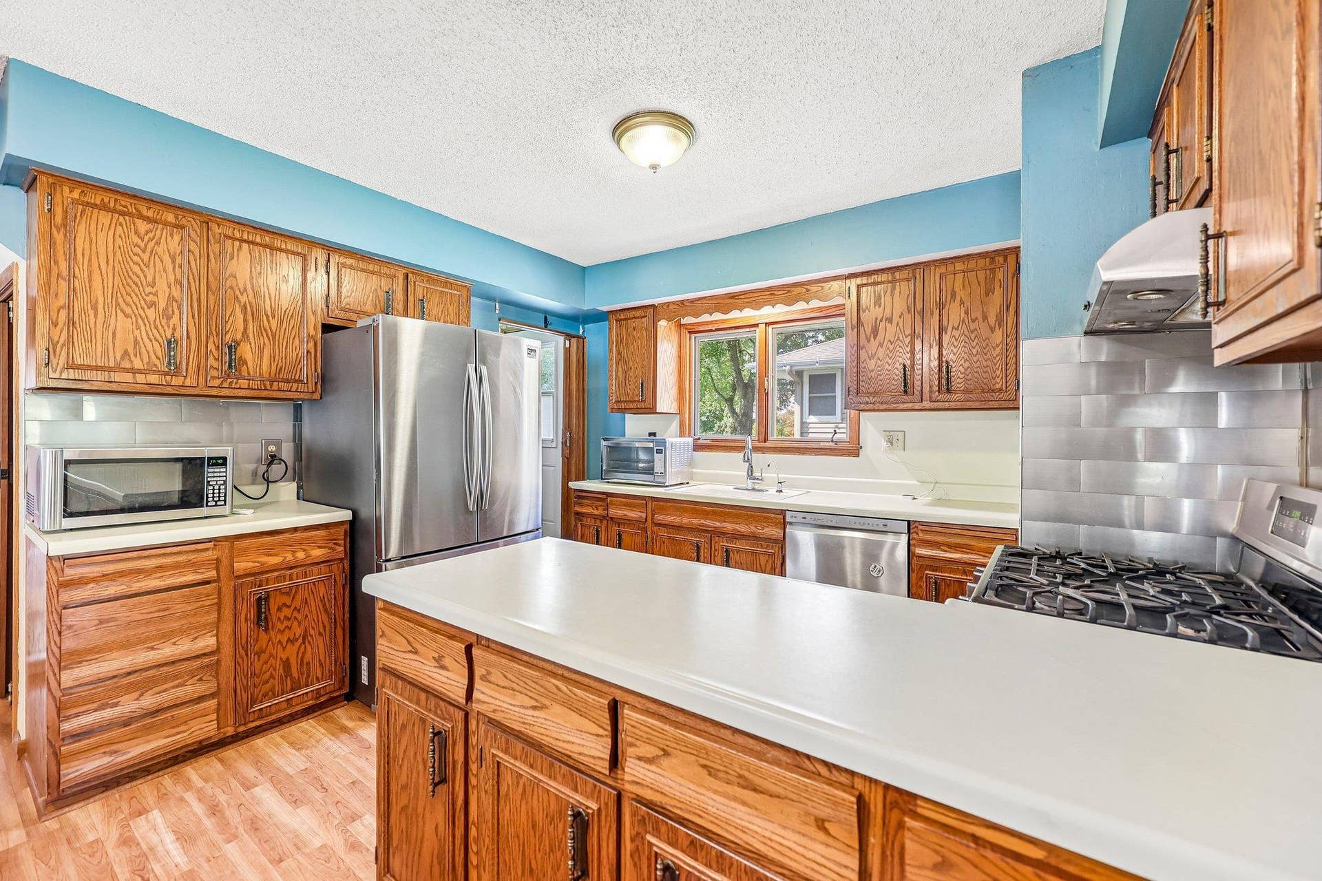 2347 Western Avenue N, Roseville, MN 55113 2347 Western Avenue N, Roseville, MN 55113