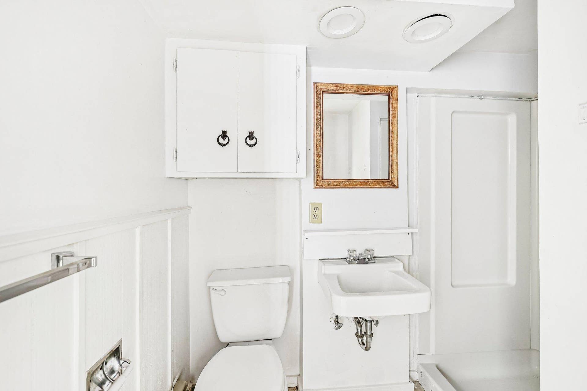 2347 Western Avenue N, Roseville, MN 55113 Lower level 3/4 bath.