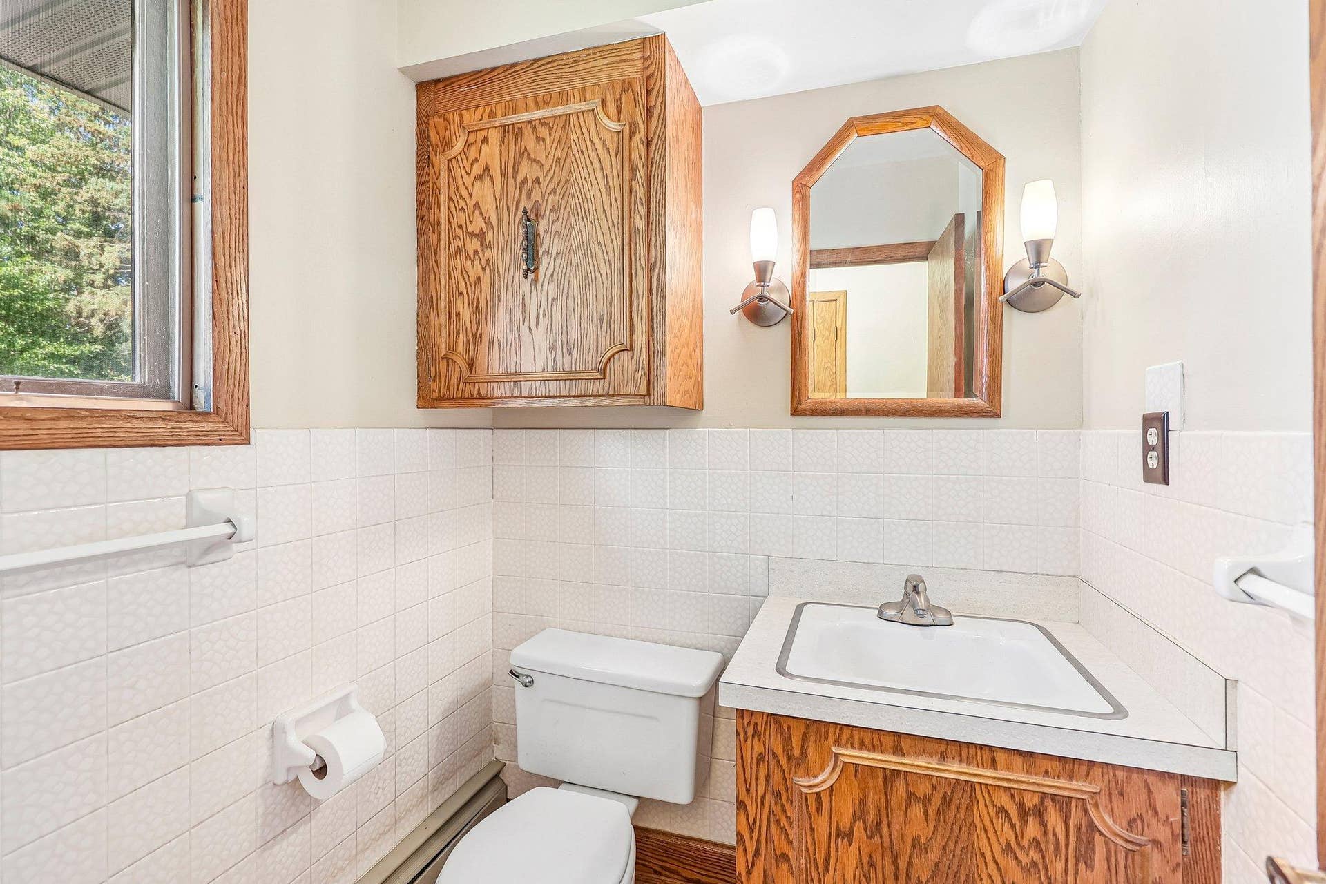 2347 Western Avenue N, Roseville, MN 55113 Main floor 1/2 bath.