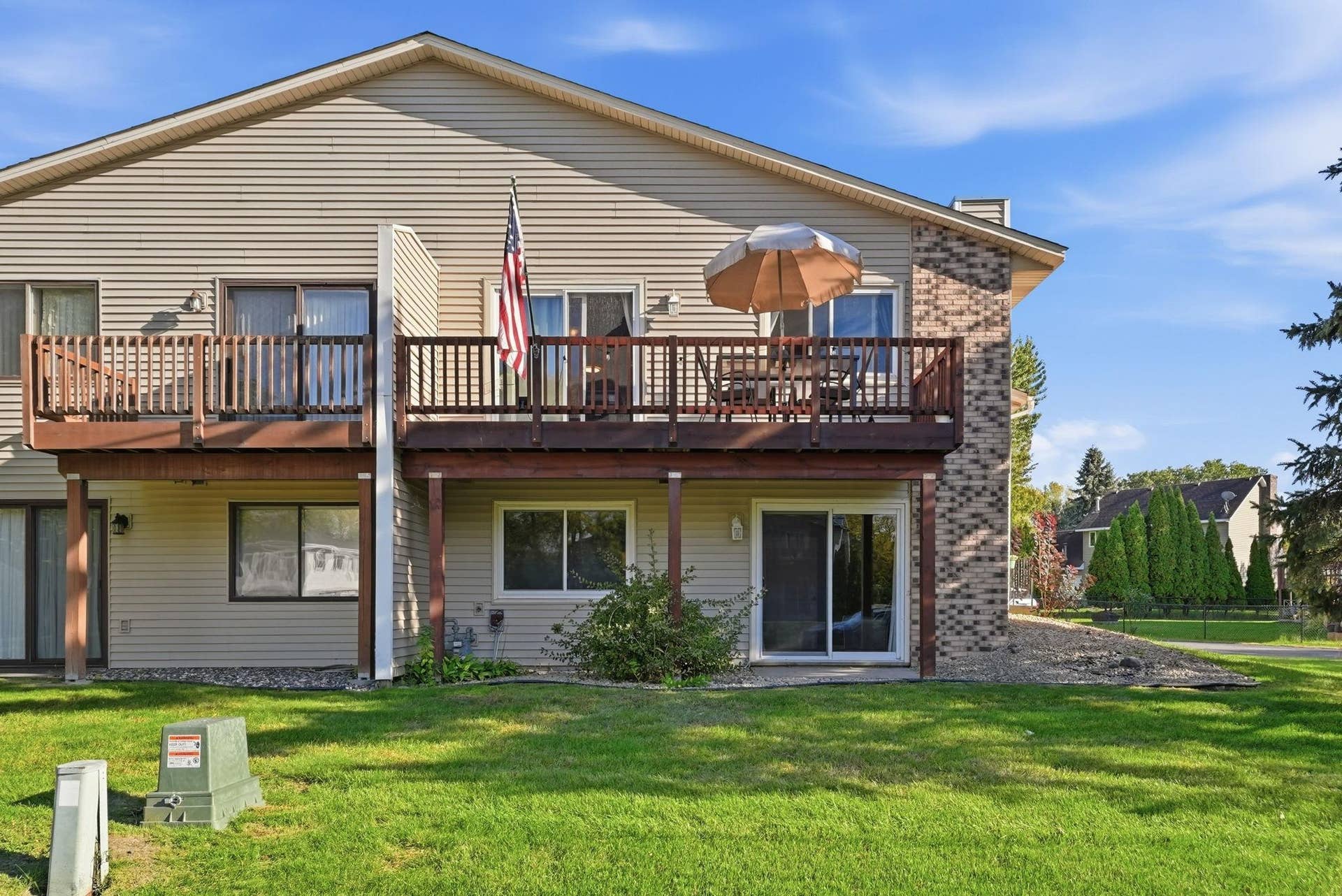 4492 Clover Lane, Eagan, MN 55122 4492 Clover Lane, Eagan, MN 55122