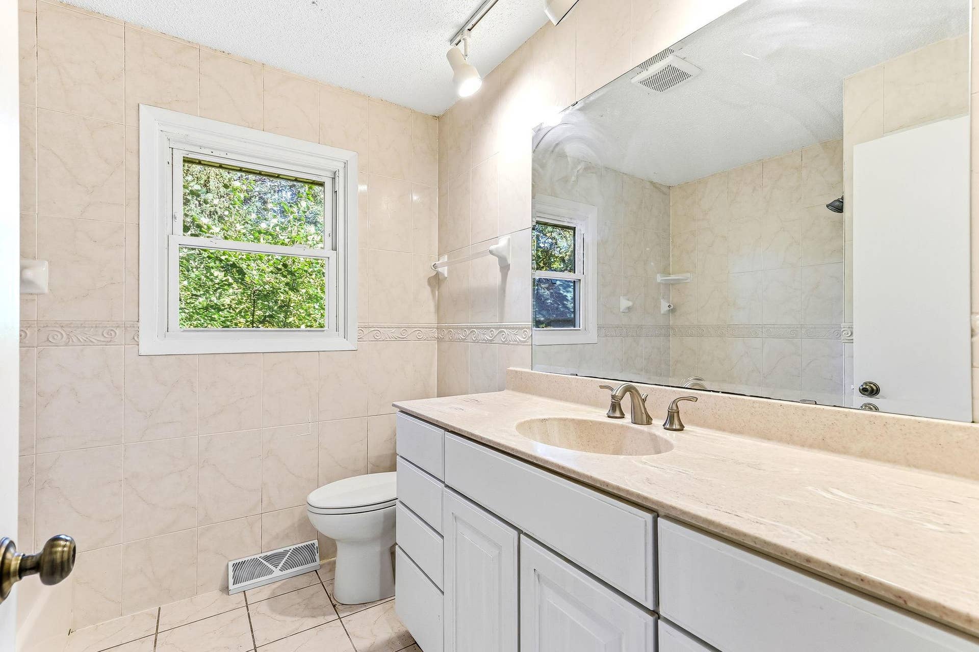 13205 W Manor Boulevard, Burnsville, MN 55337 13205 W Manor Boulevard, Burnsville, MN 55337